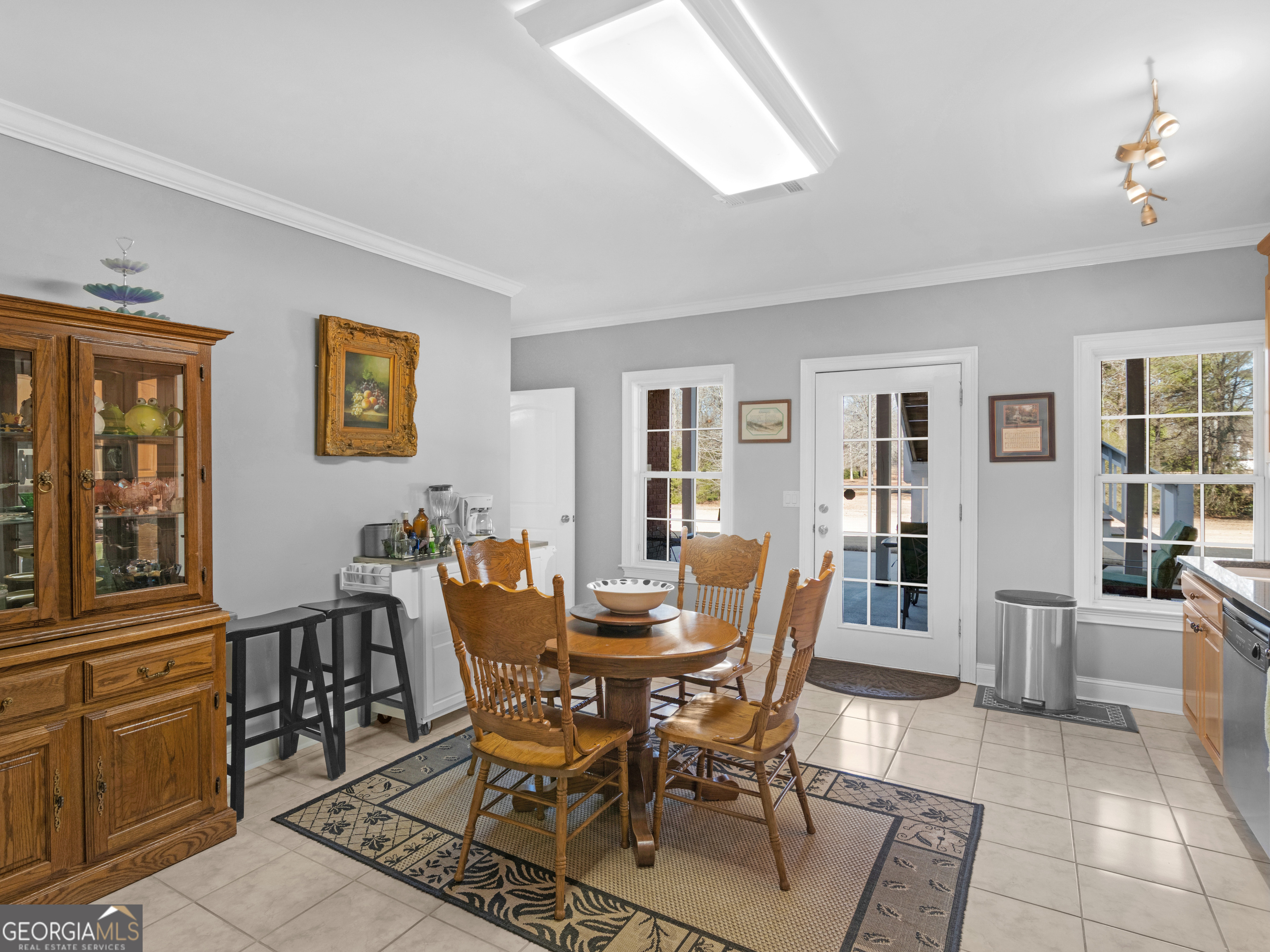 100 Cambridge Drive S