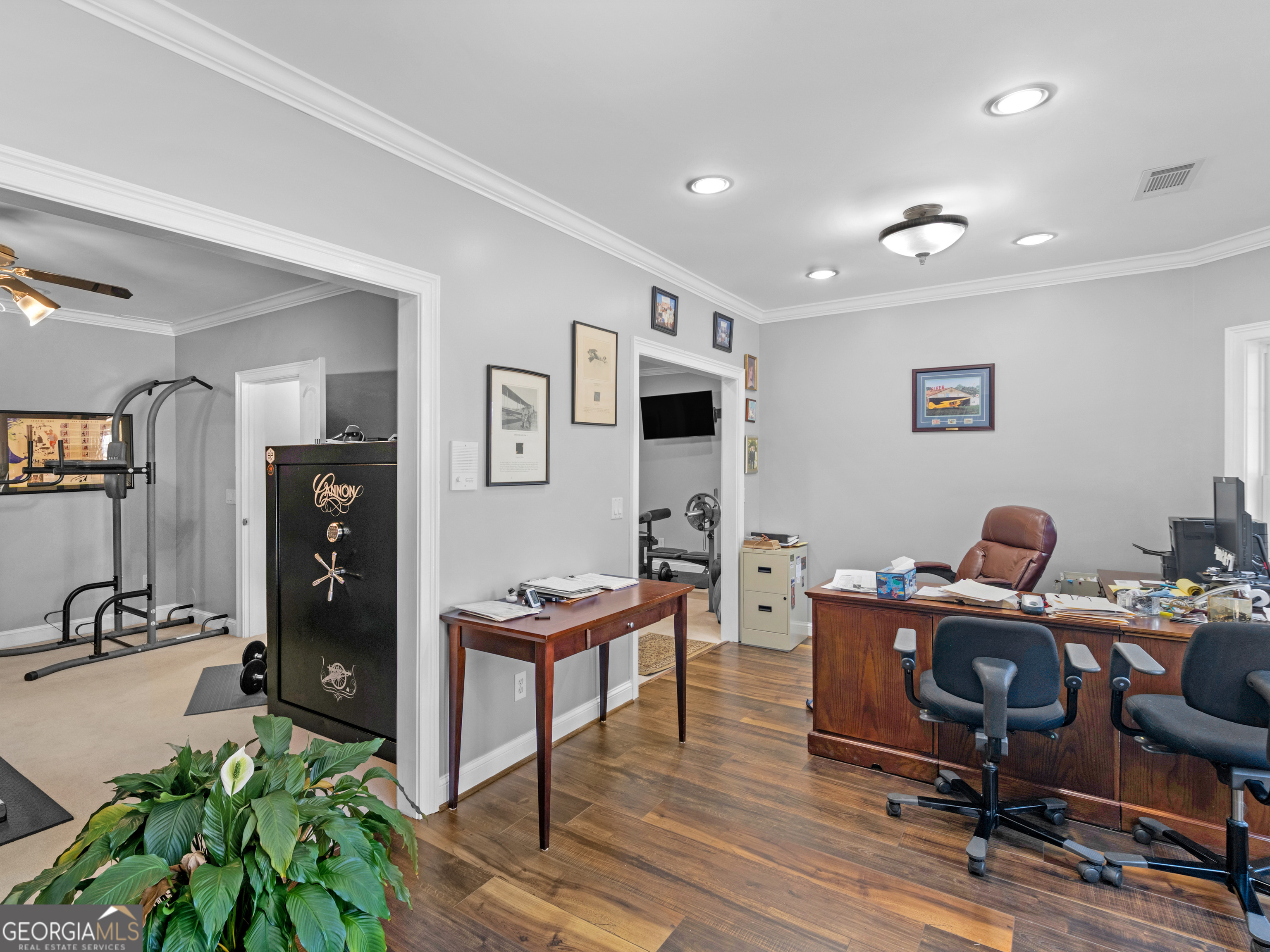 100 Cambridge Drive S