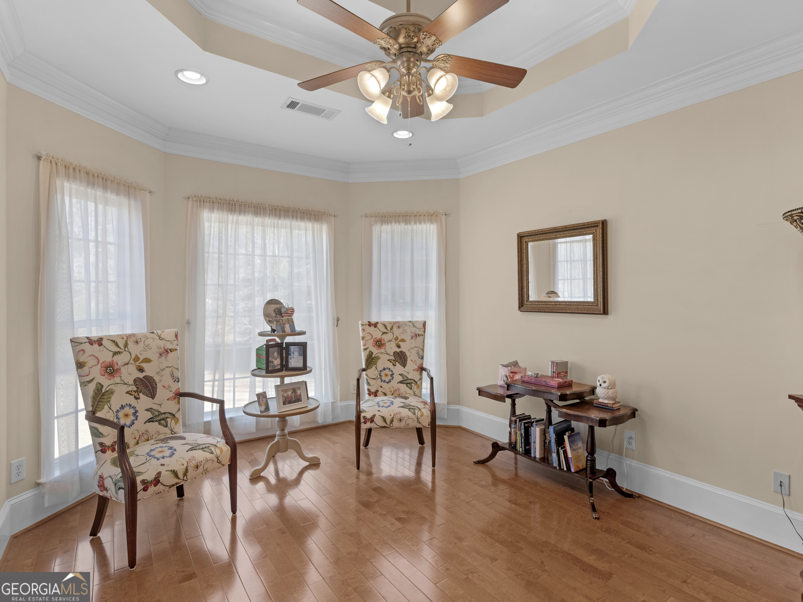 100 Cambridge Drive S