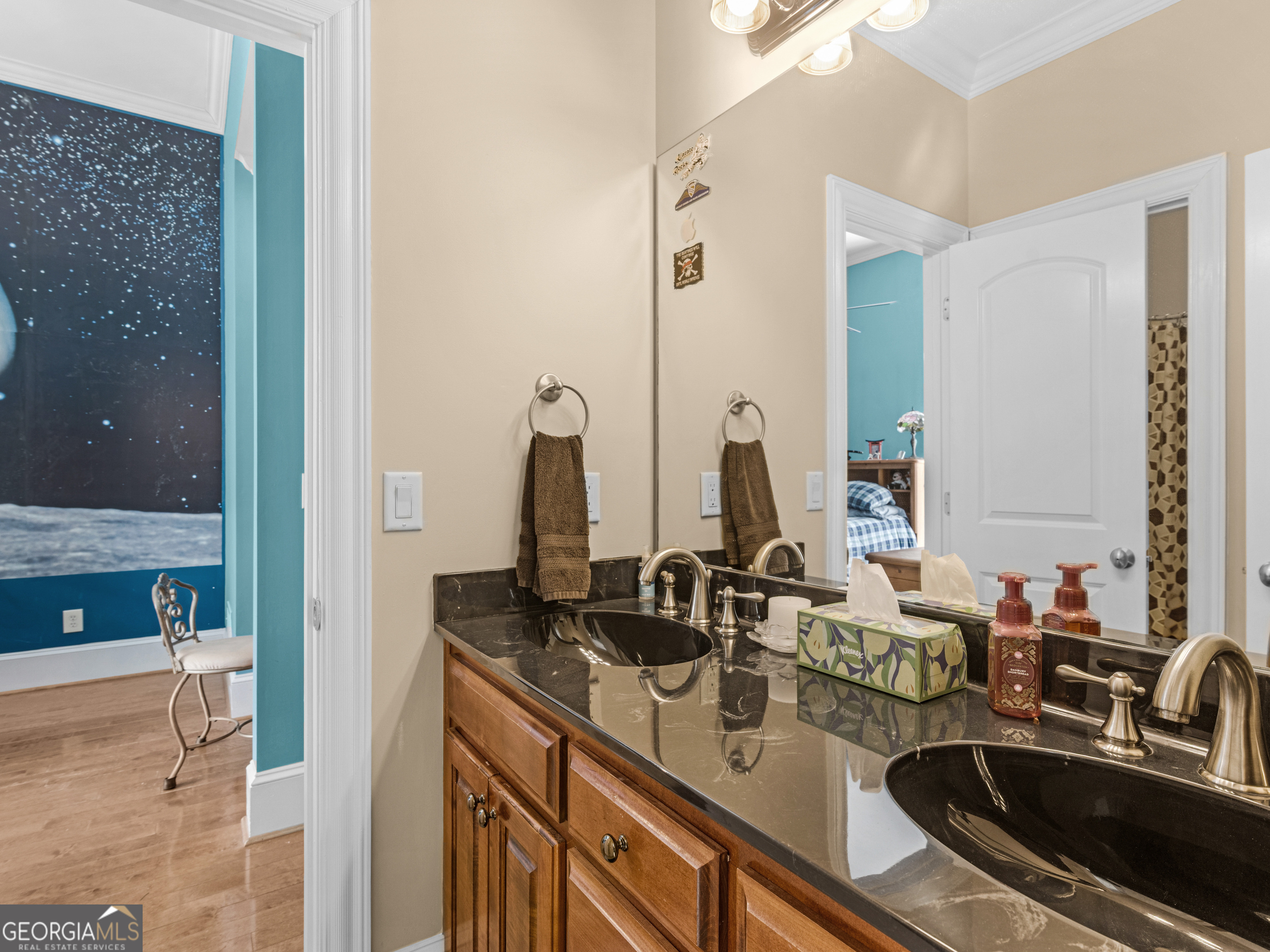 100 Cambridge Drive S