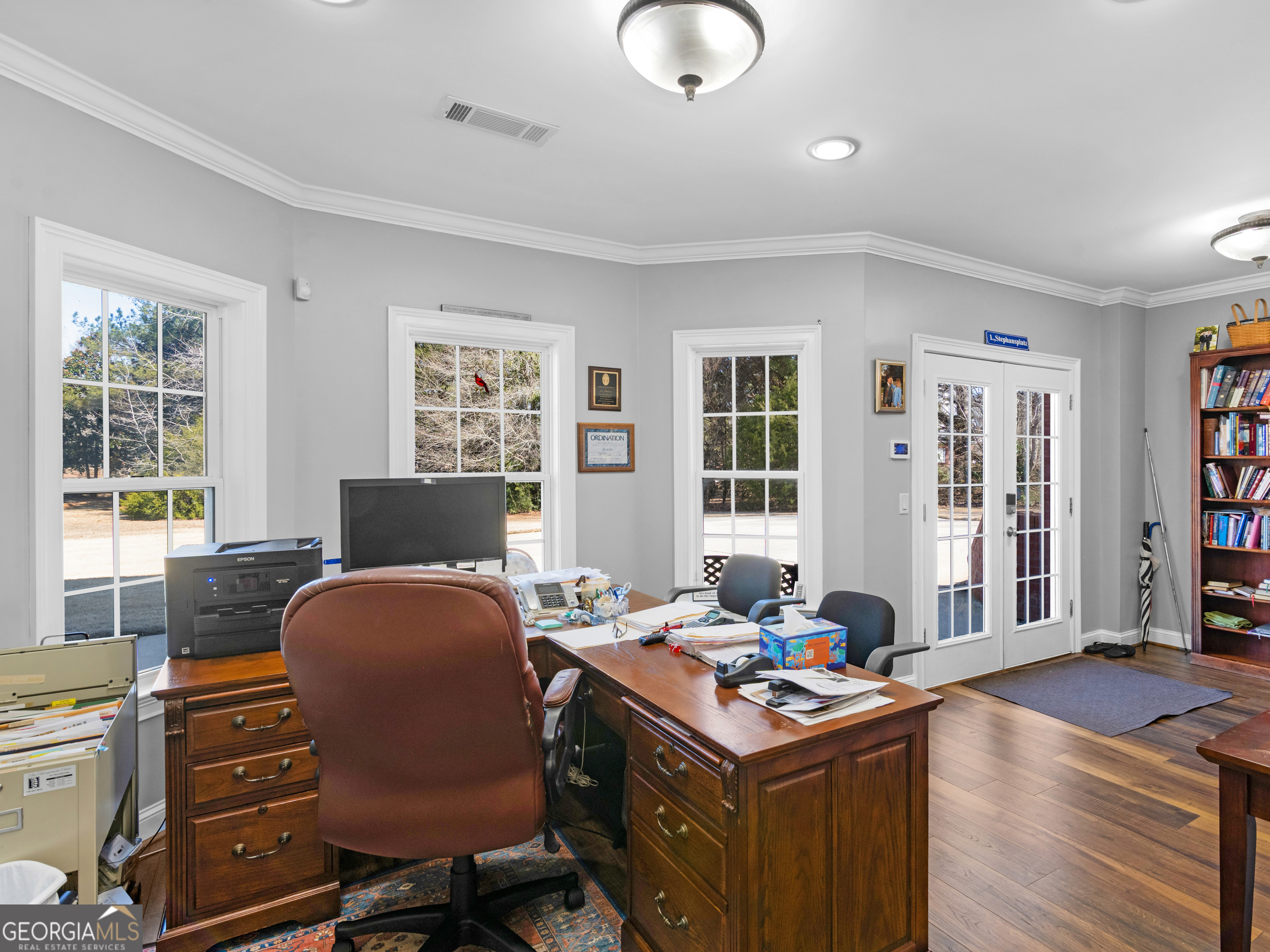 100 Cambridge Drive S