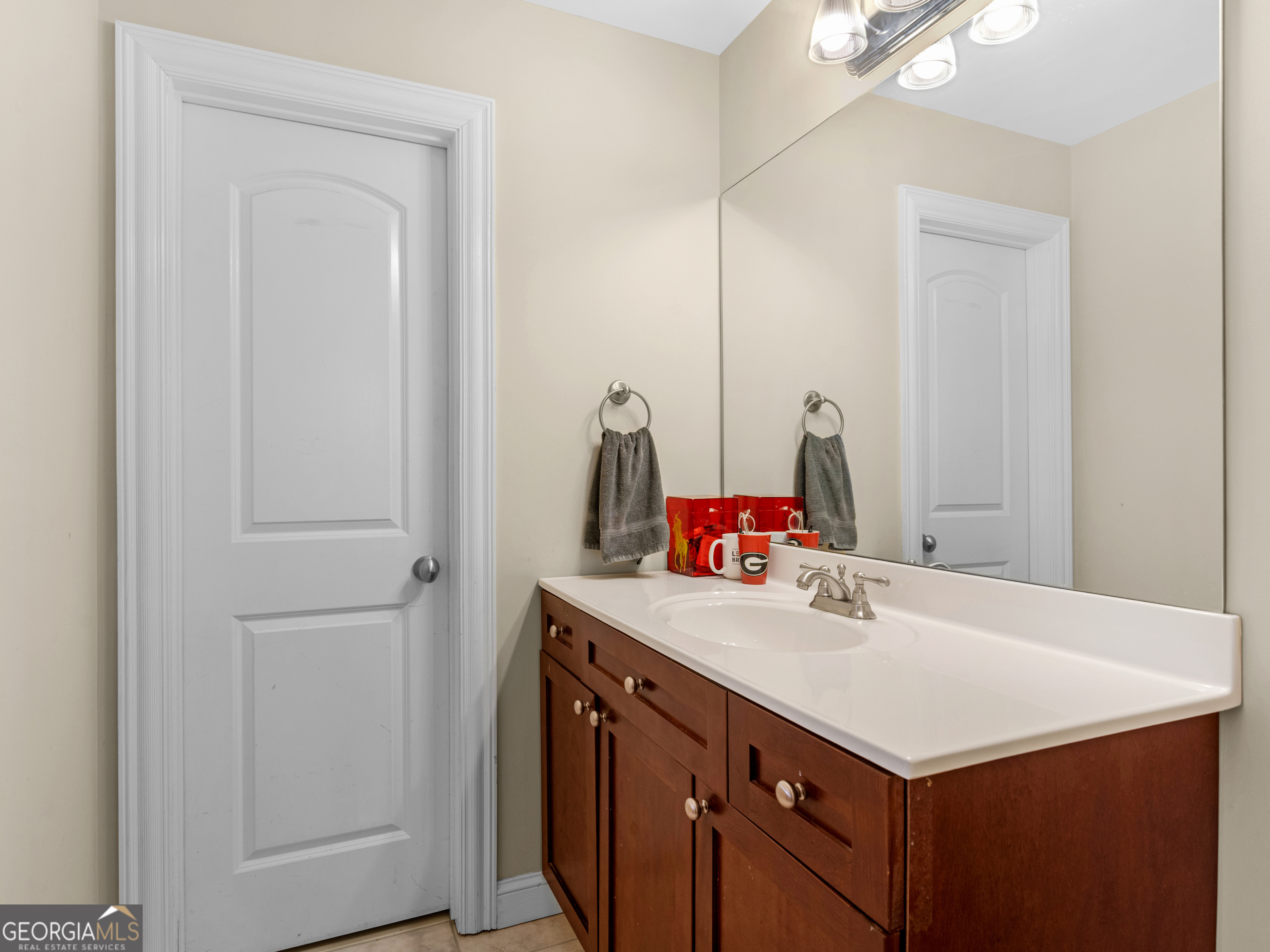 100 Cambridge Drive S