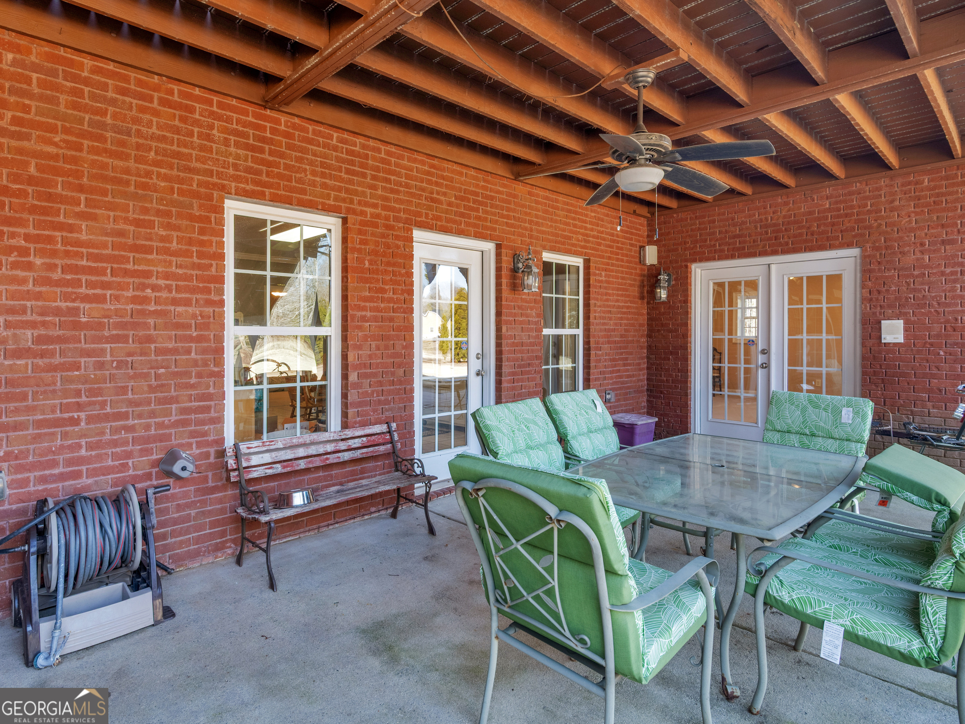 100 Cambridge Drive S