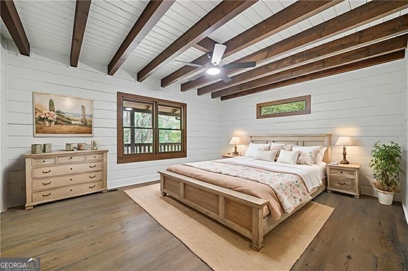 509 E Valley Road NE