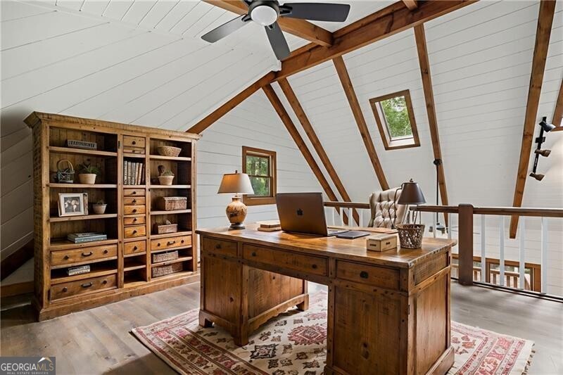 509 E Valley Road NE