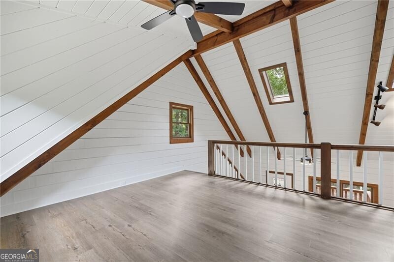 509 E Valley Road NE