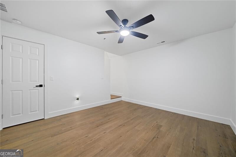 509 E Valley Road NE