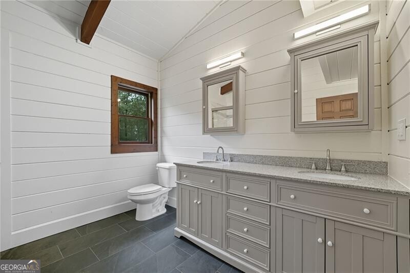 509 E Valley Road NE