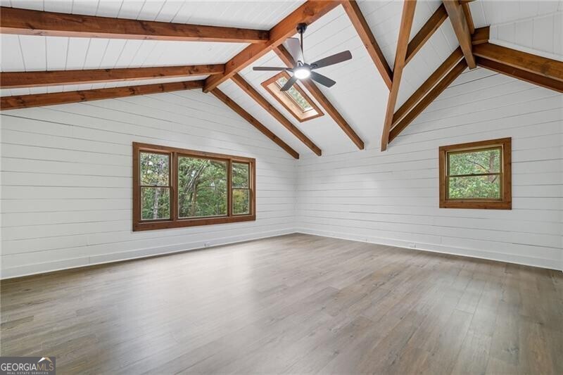 509 E Valley Road NE