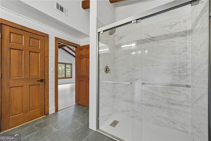 509 E Valley Road NE