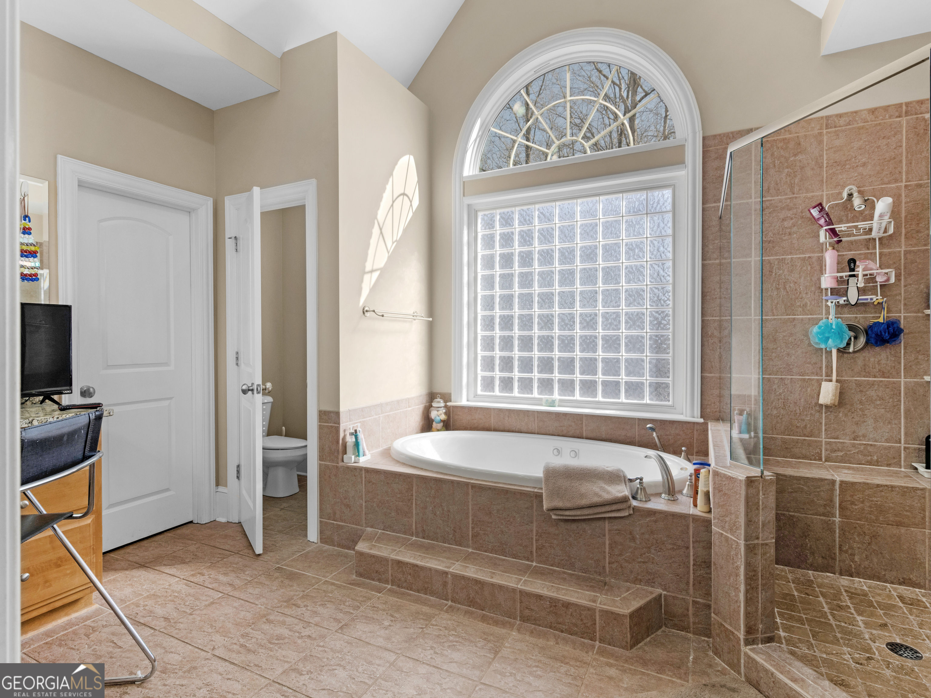 100 Cambridge Drive S