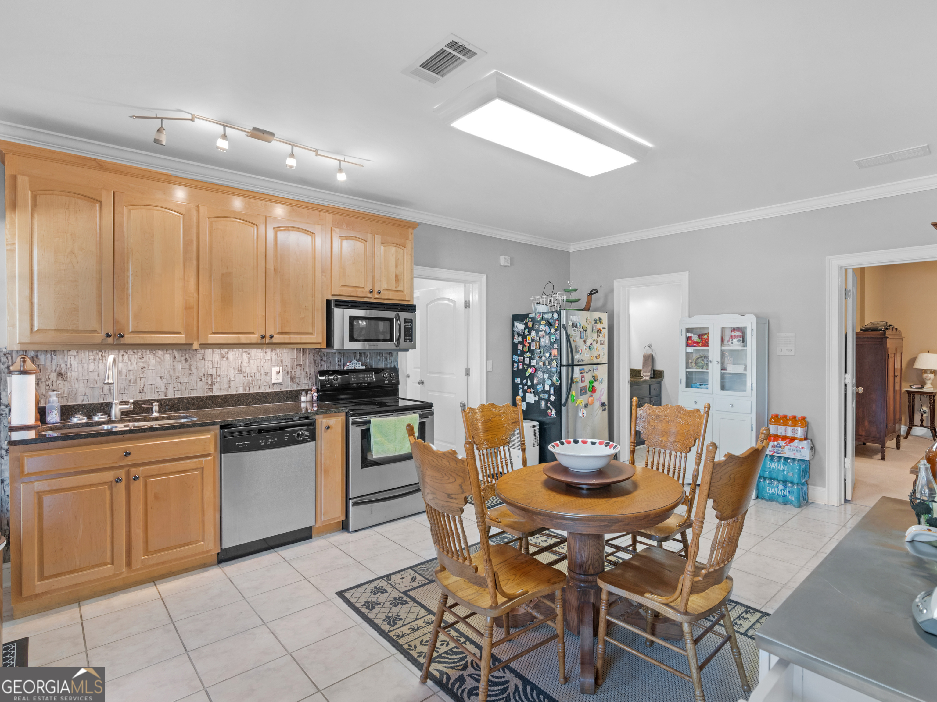 100 Cambridge Drive S