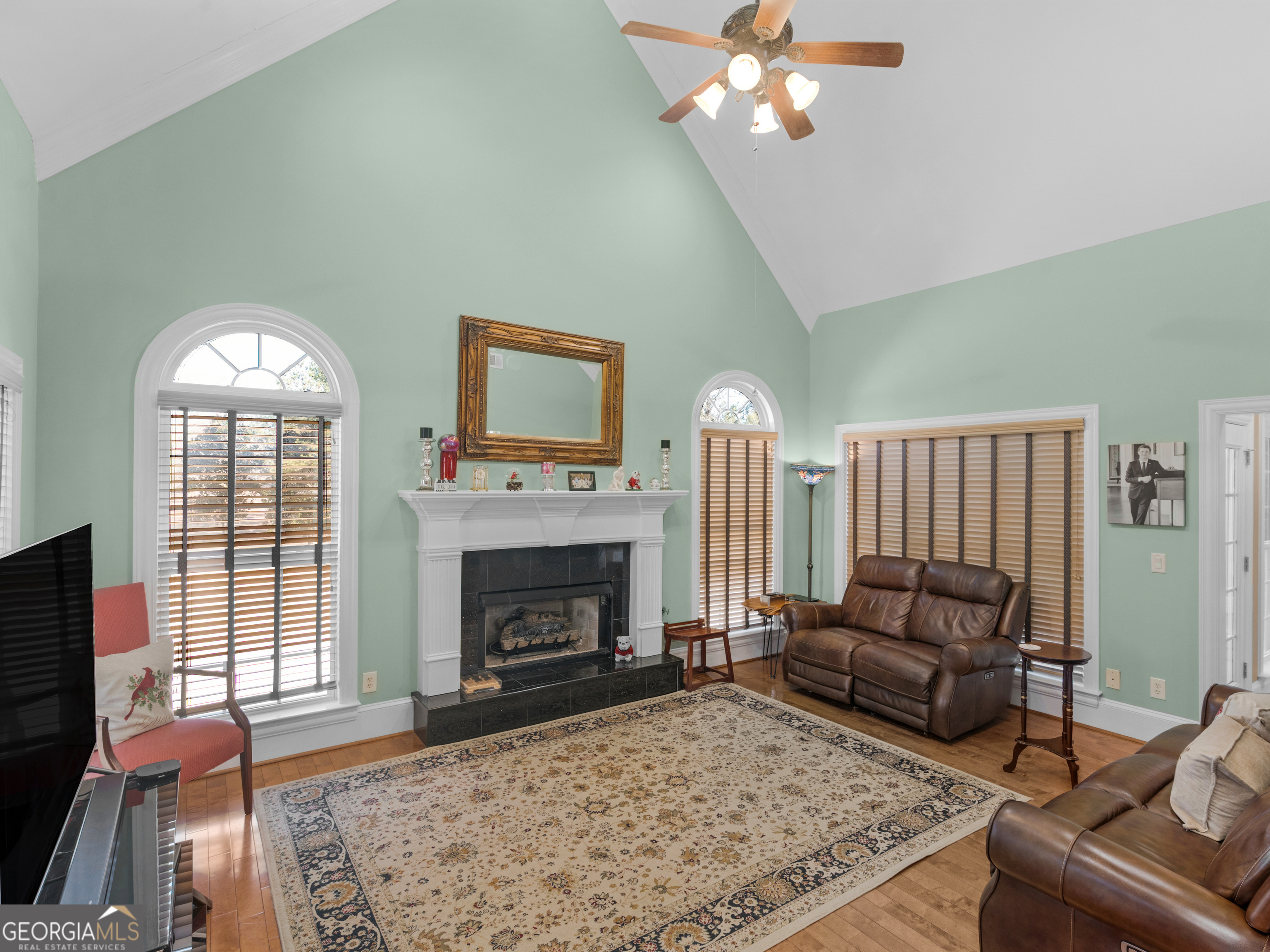 100 Cambridge Drive S