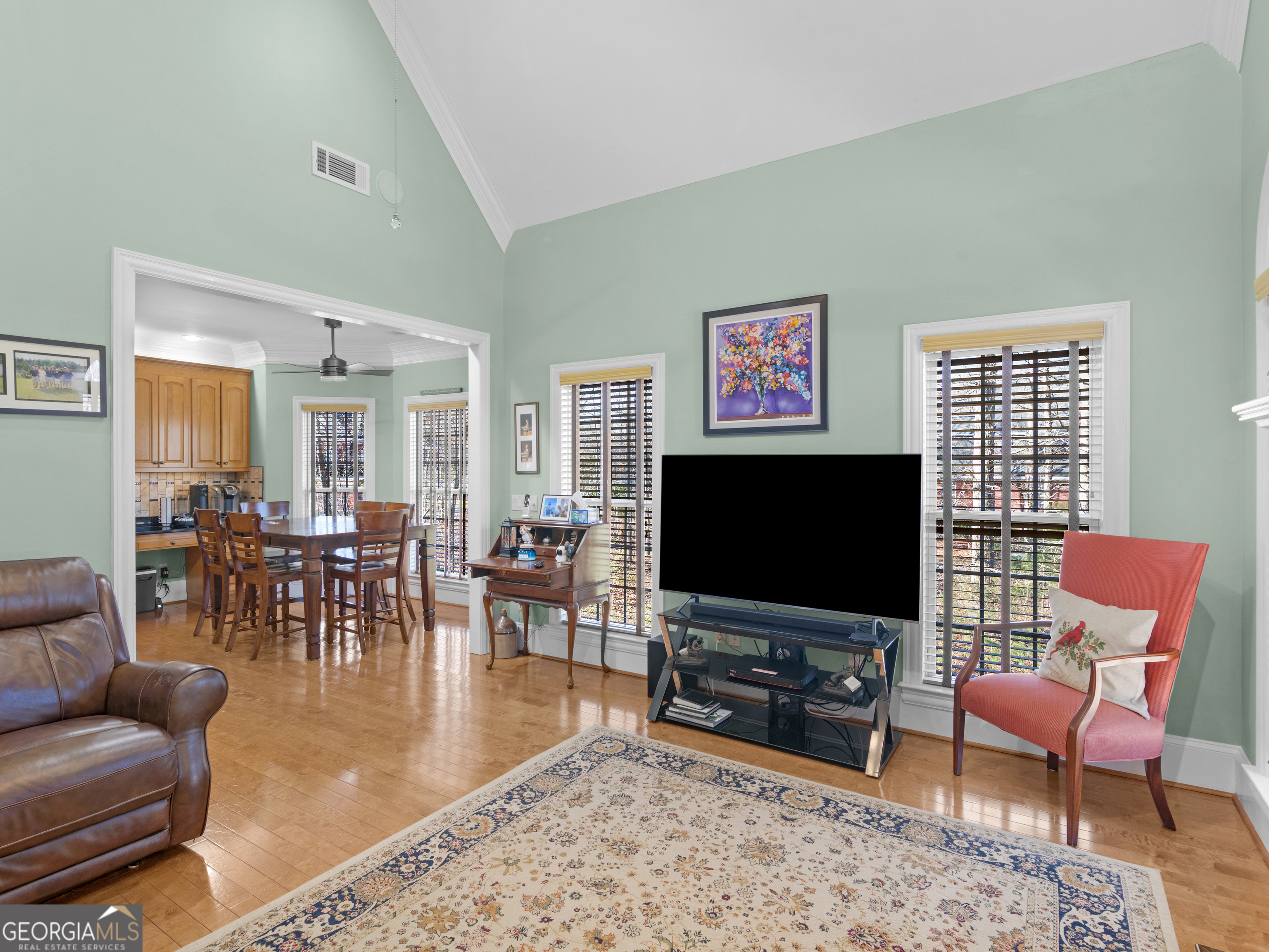 100 Cambridge Drive S