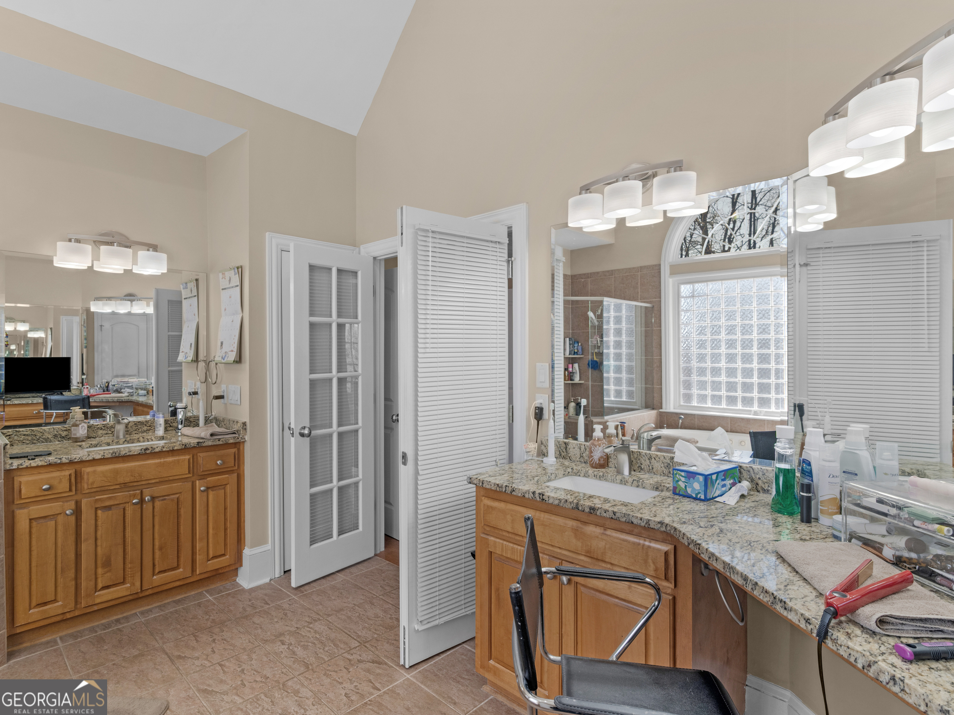 100 Cambridge Drive S