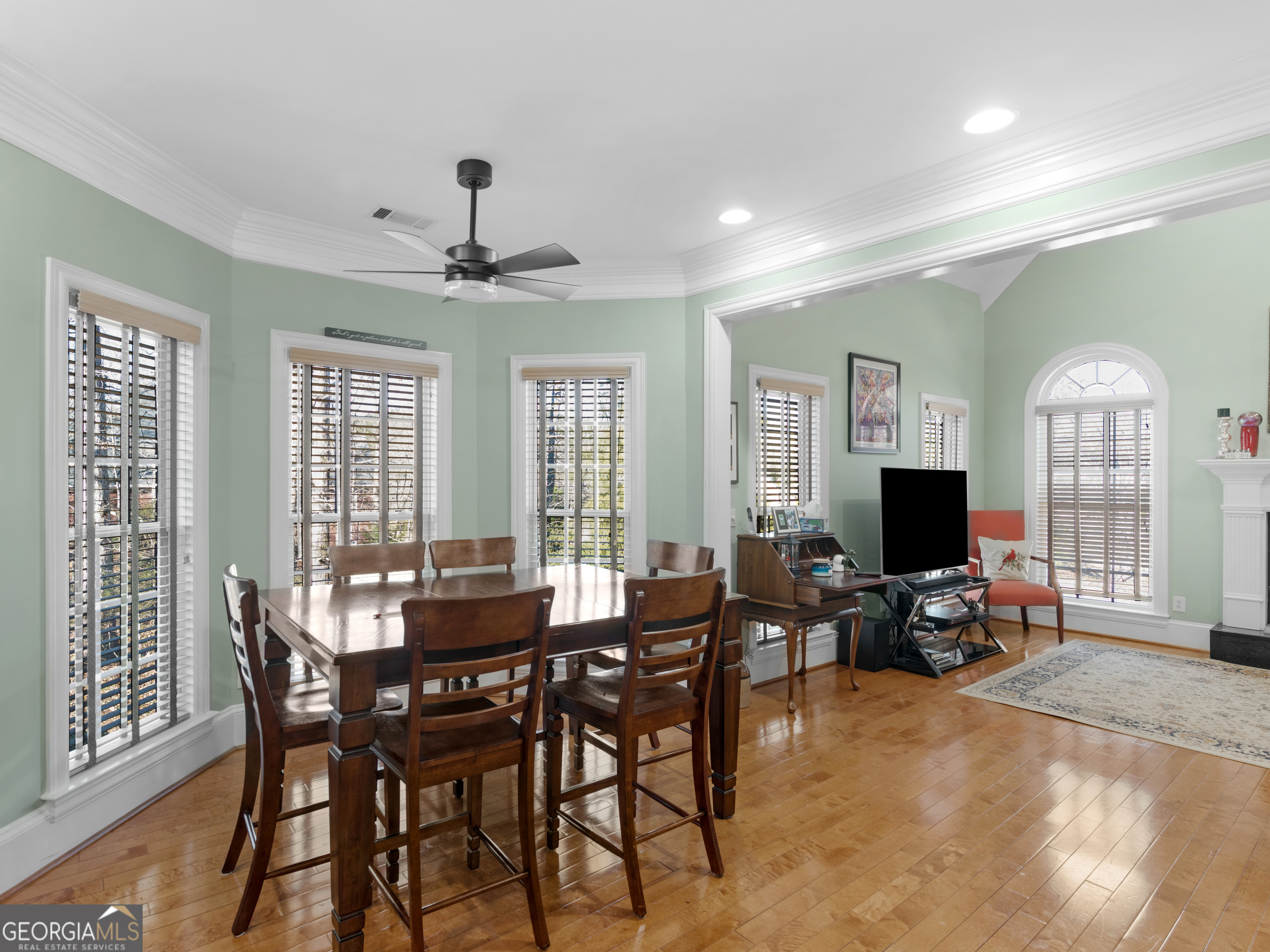 100 Cambridge Drive S