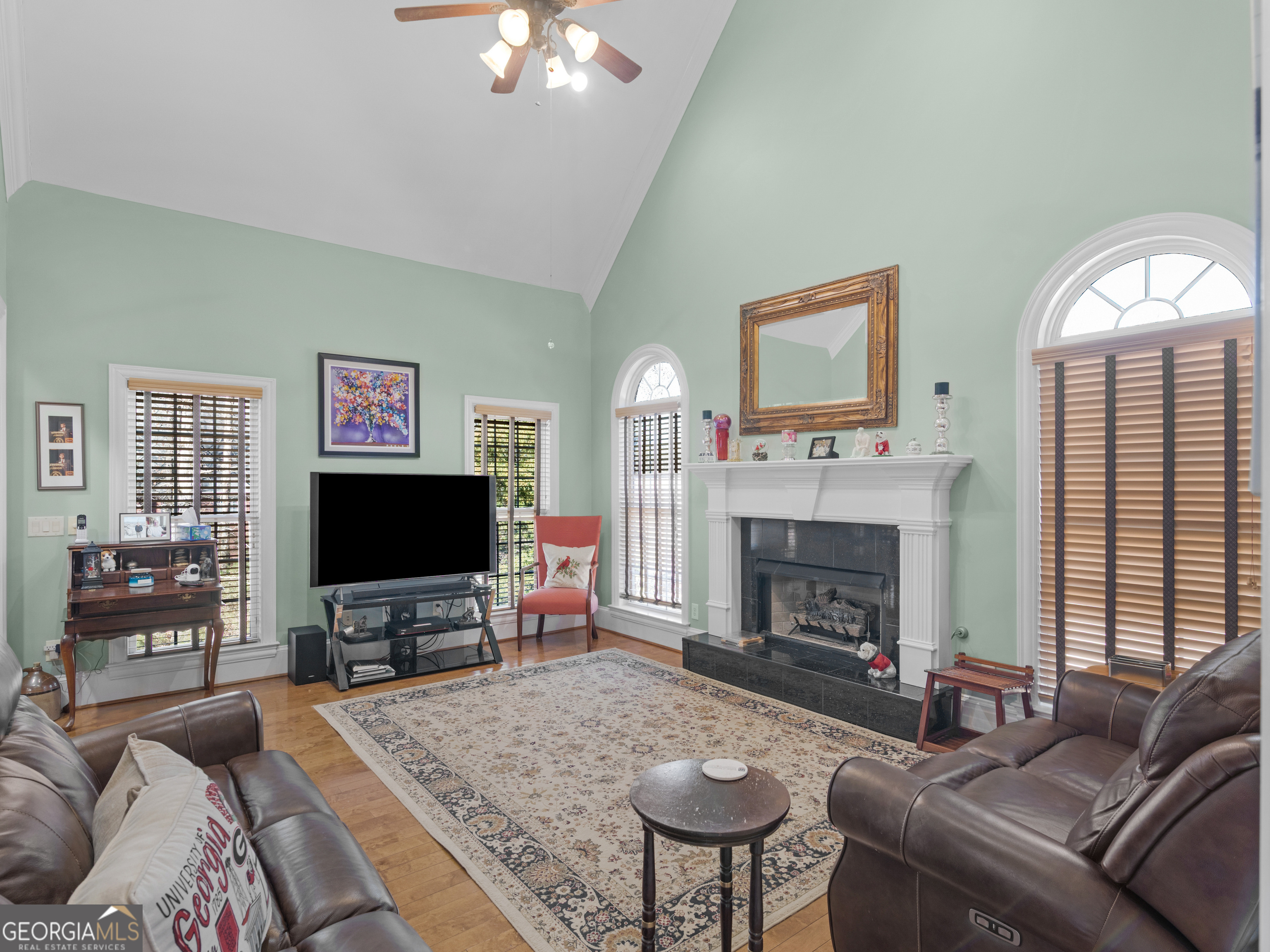 100 Cambridge Drive S