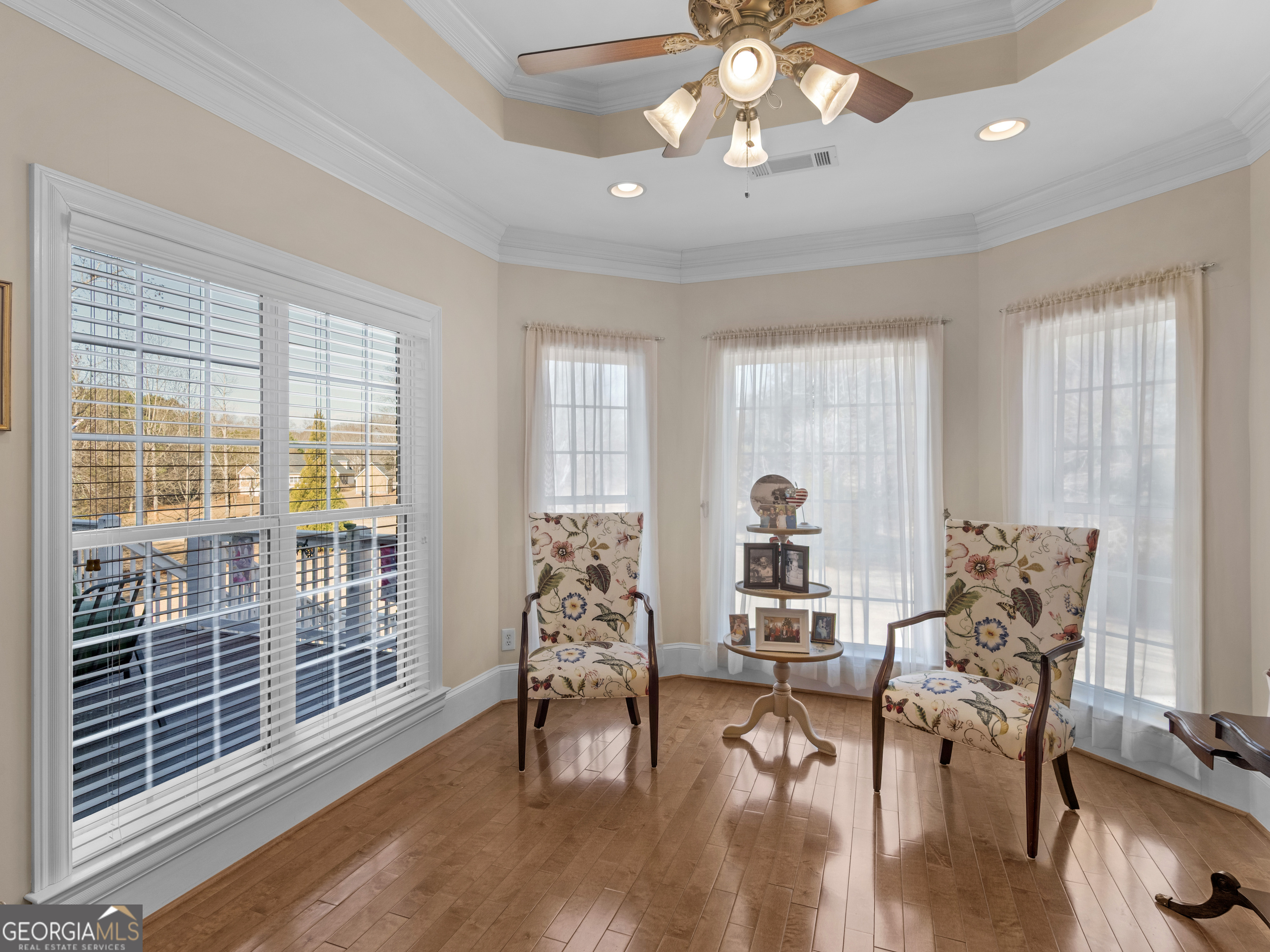 100 Cambridge Drive S