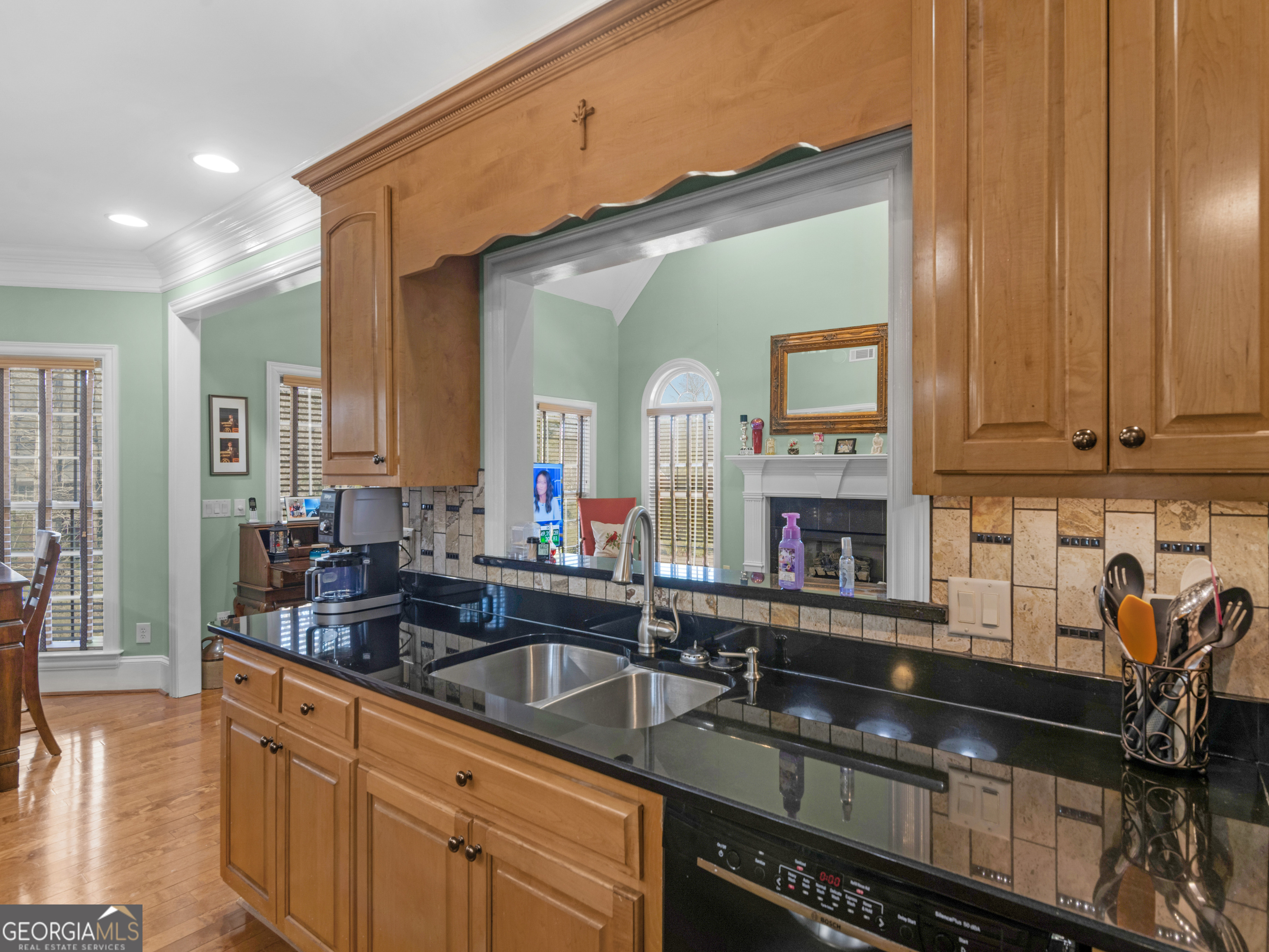 100 Cambridge Drive S