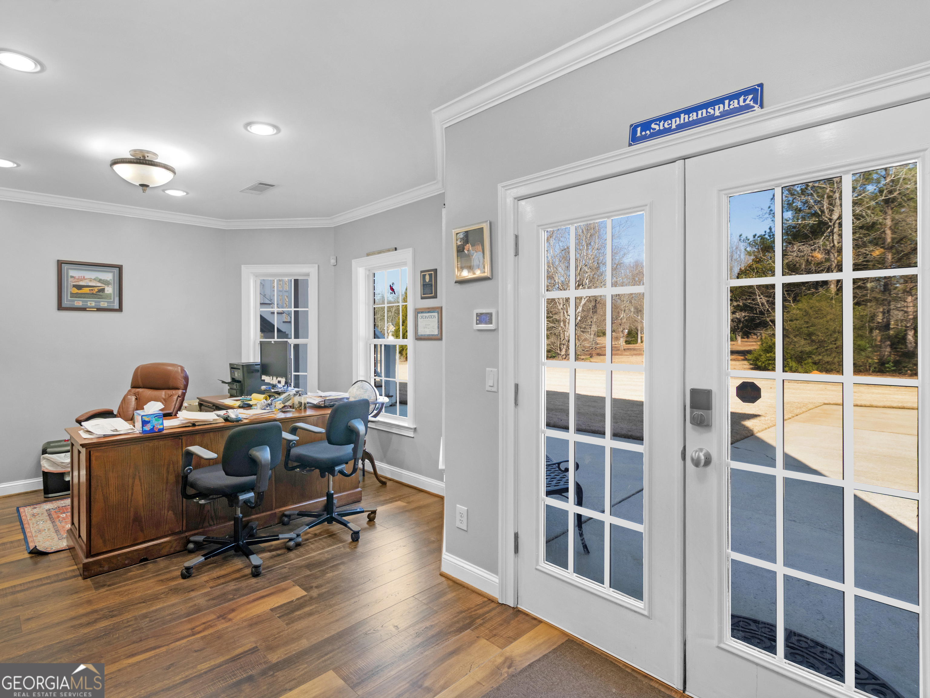 100 Cambridge Drive S