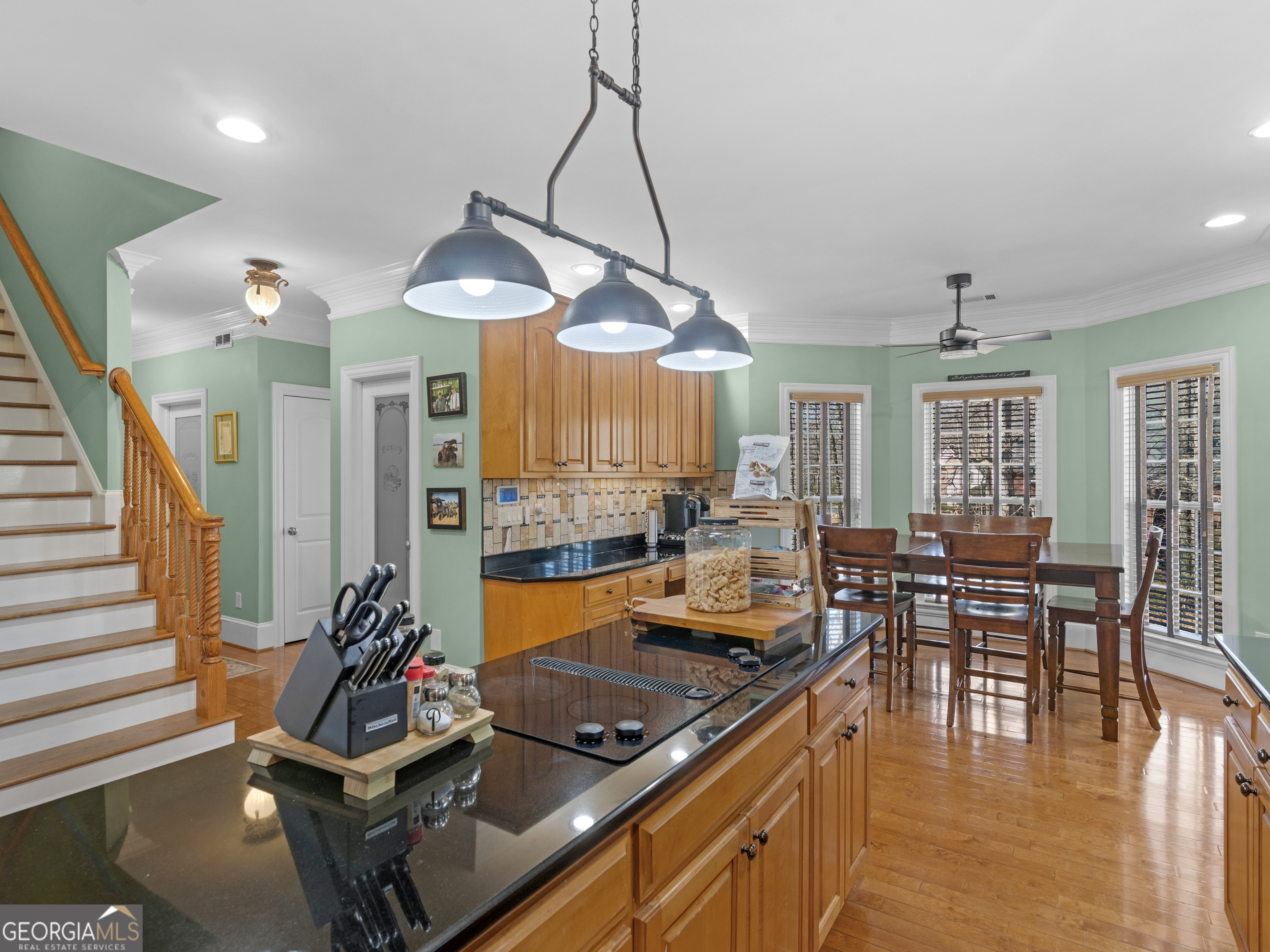 100 Cambridge Drive S