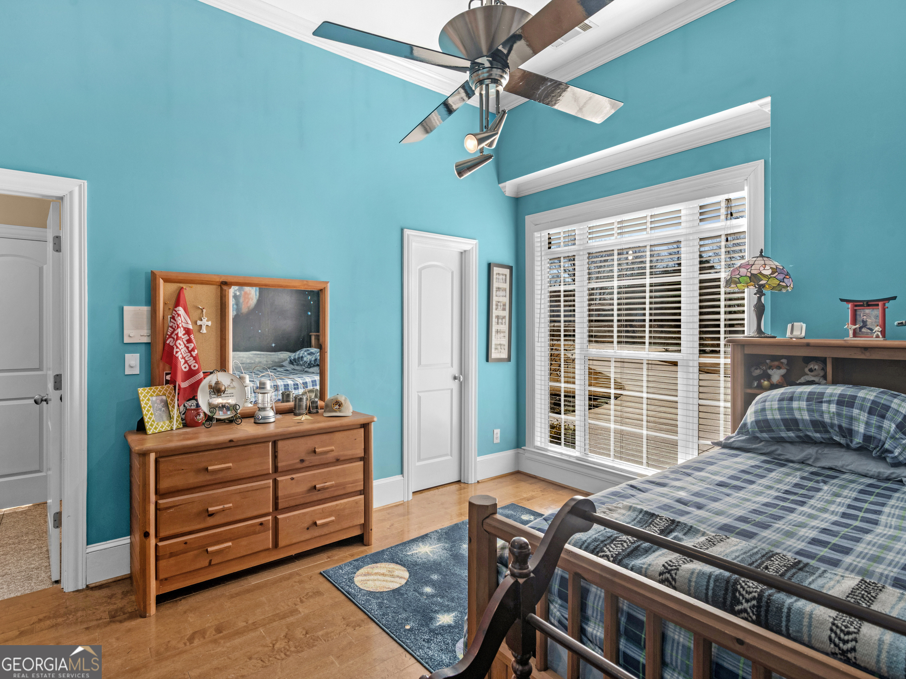 100 Cambridge Drive S