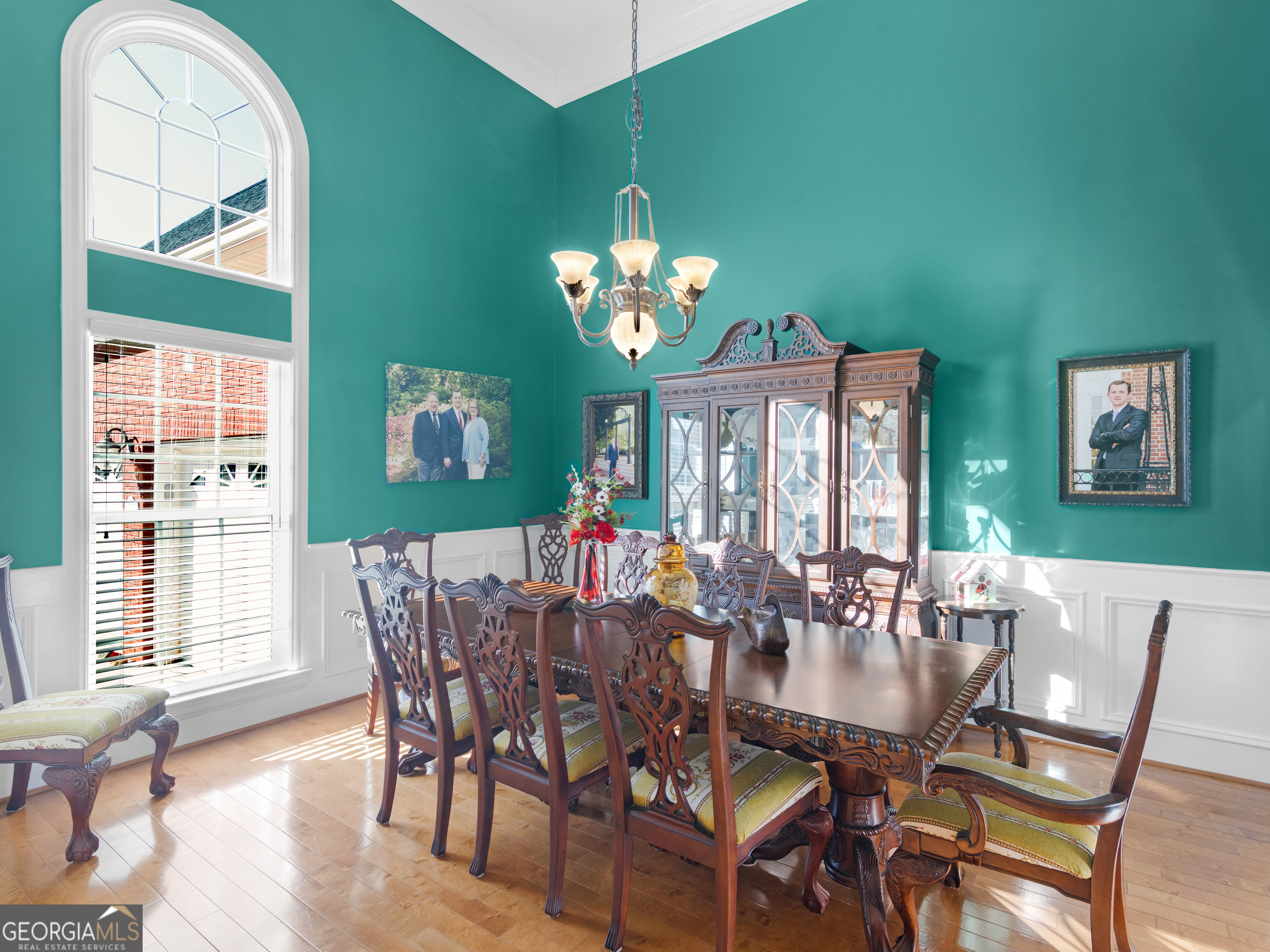 100 Cambridge Drive S