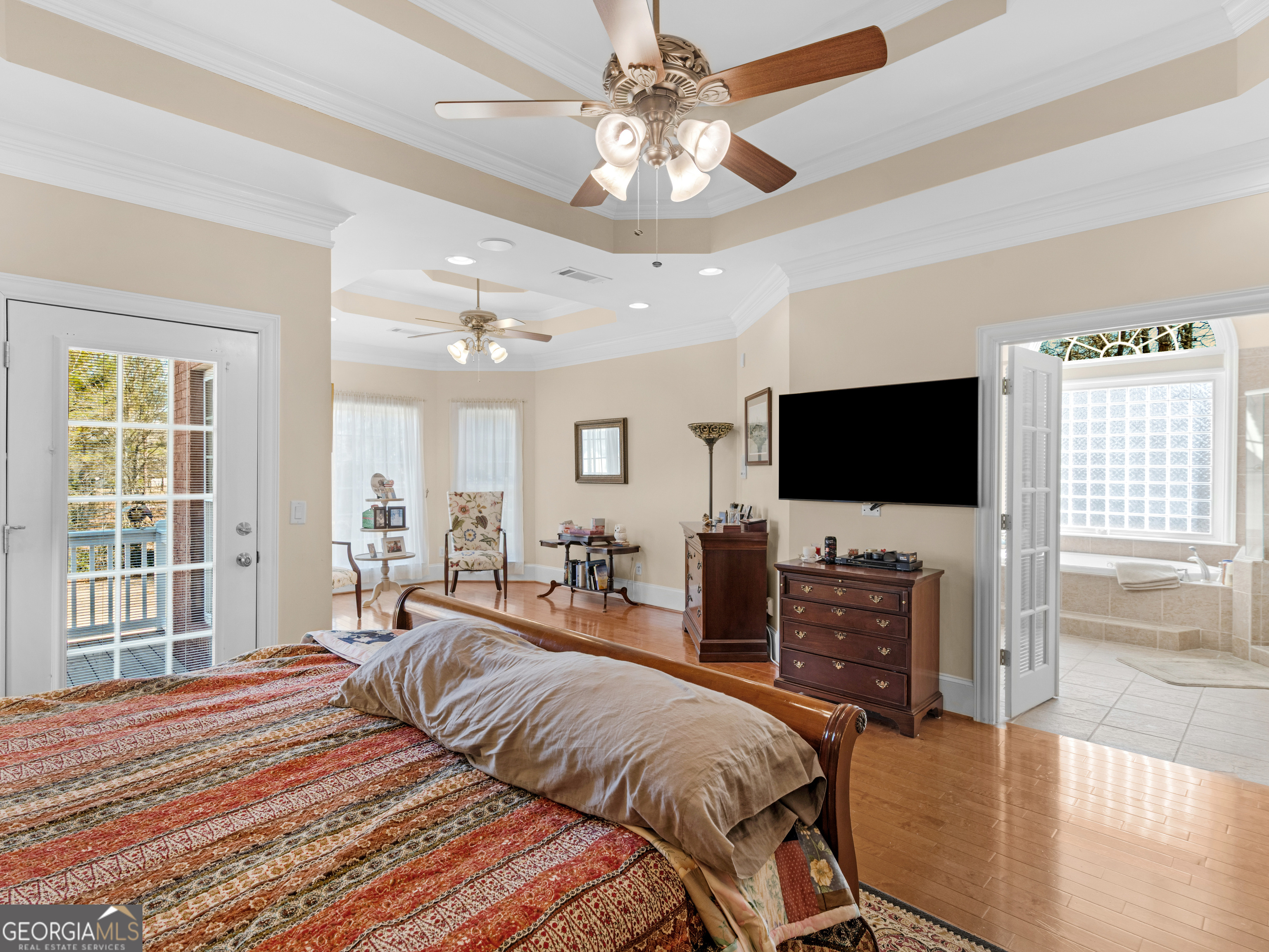 100 Cambridge Drive S