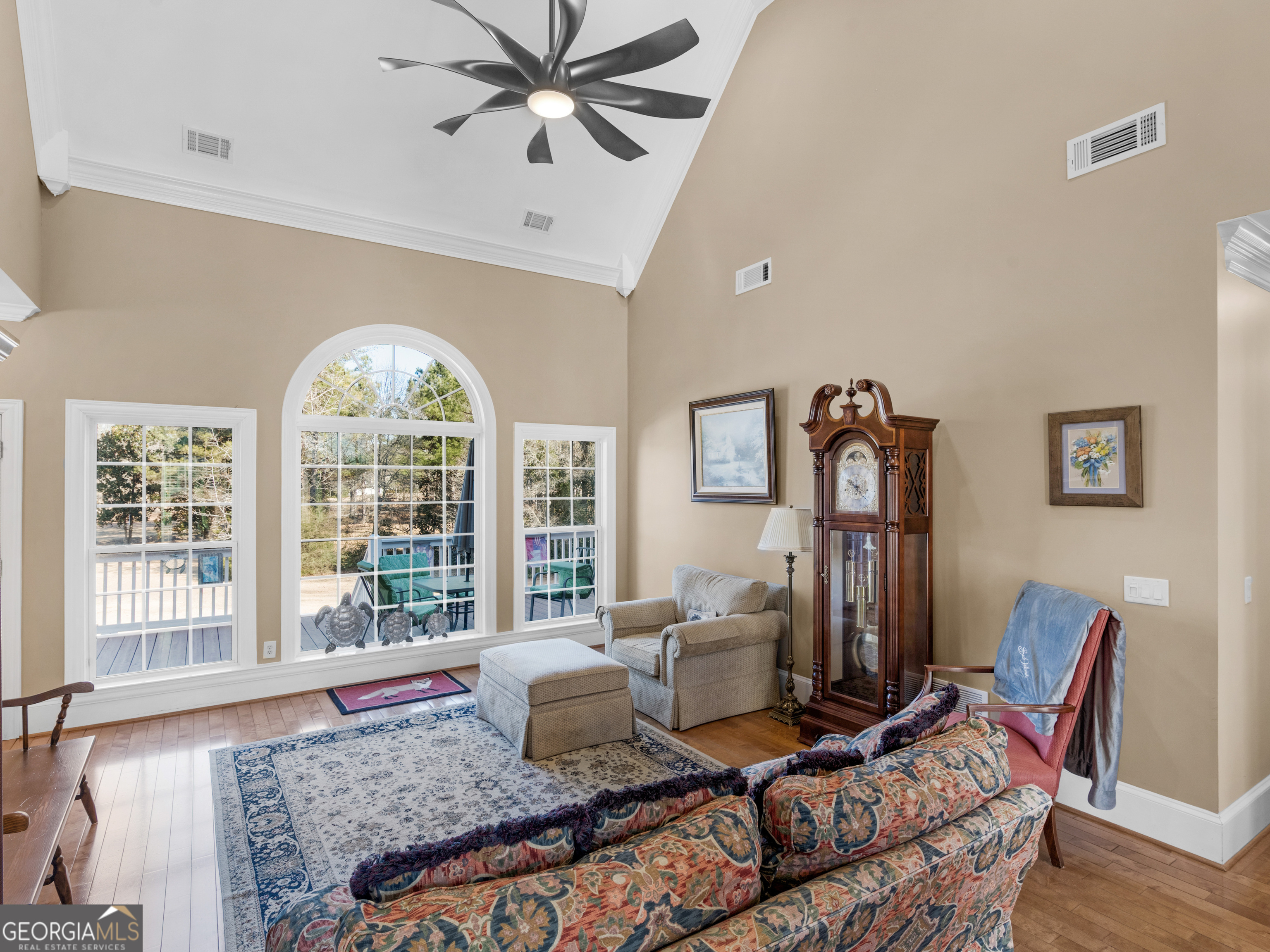 100 Cambridge Drive S