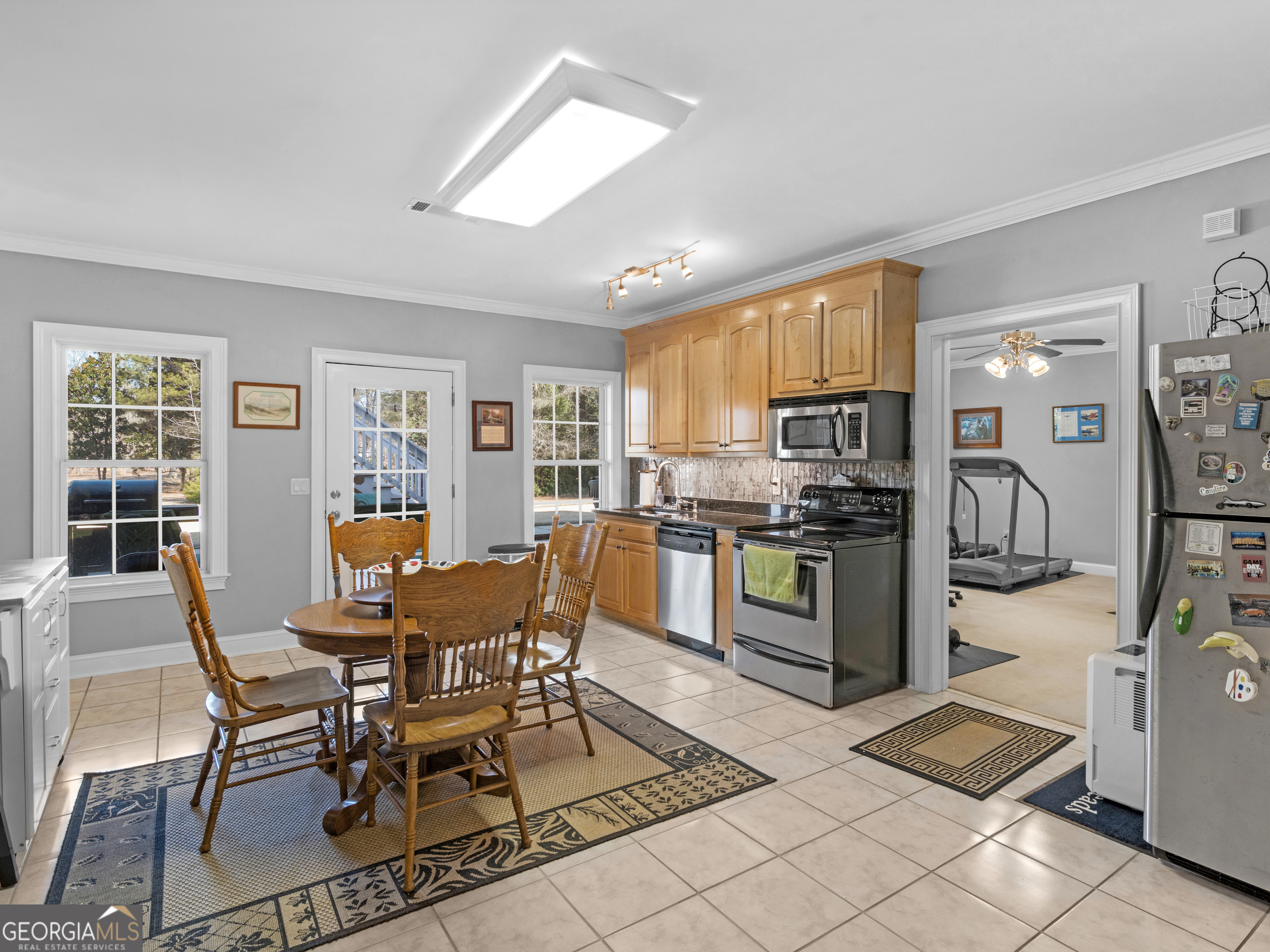 100 Cambridge Drive S