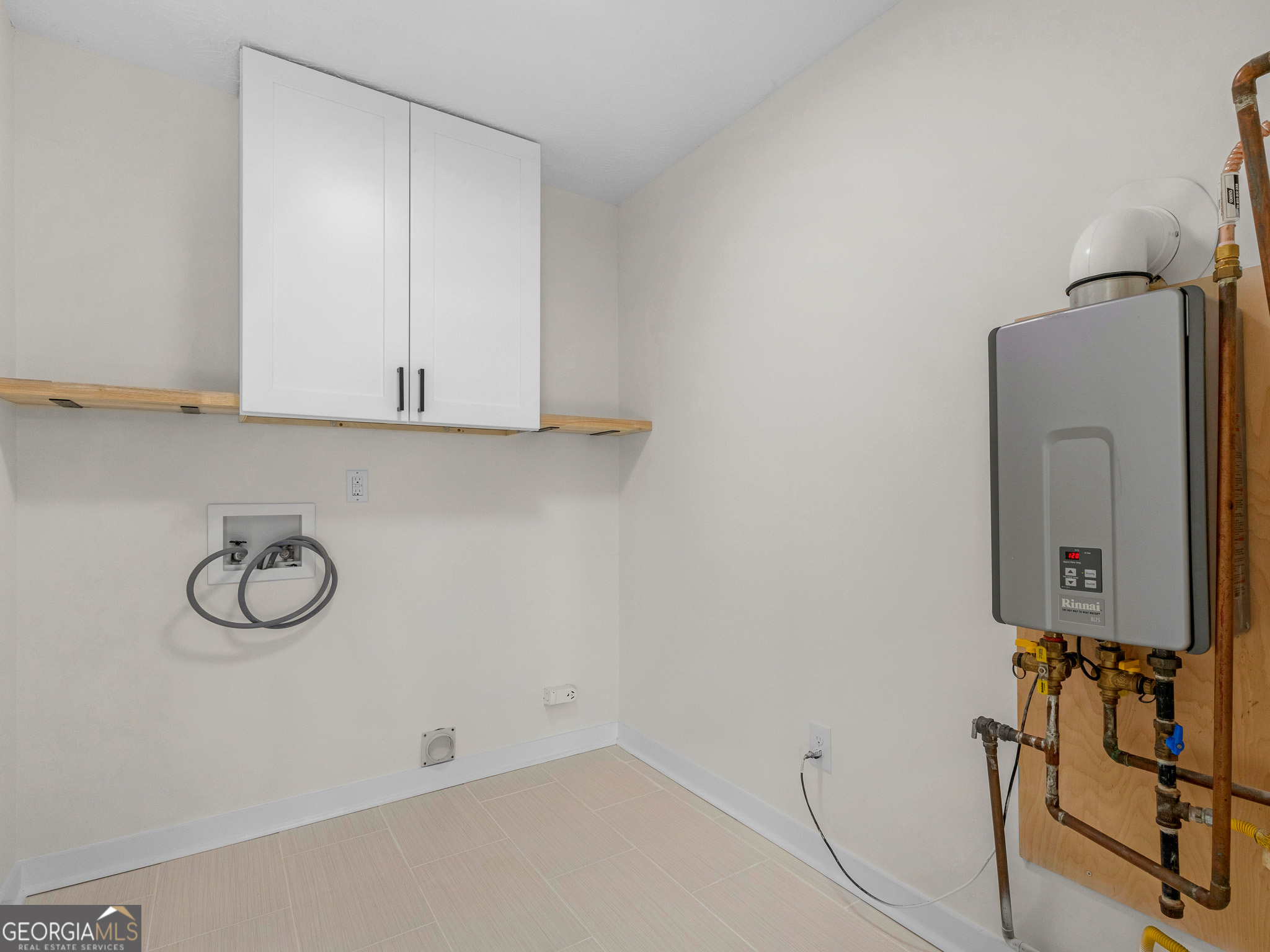 8228 Lullwater Court