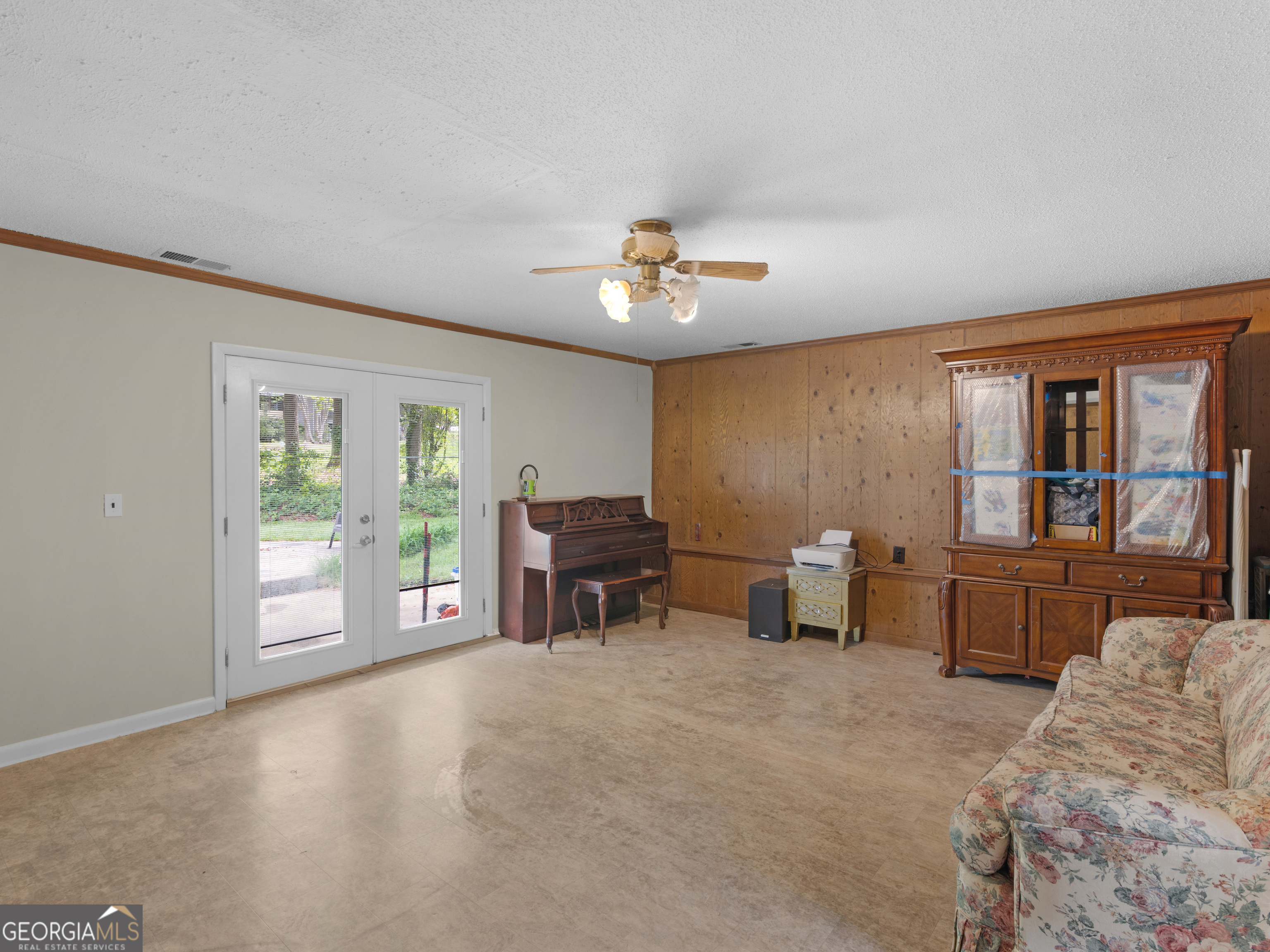 915 Strawberry Court
