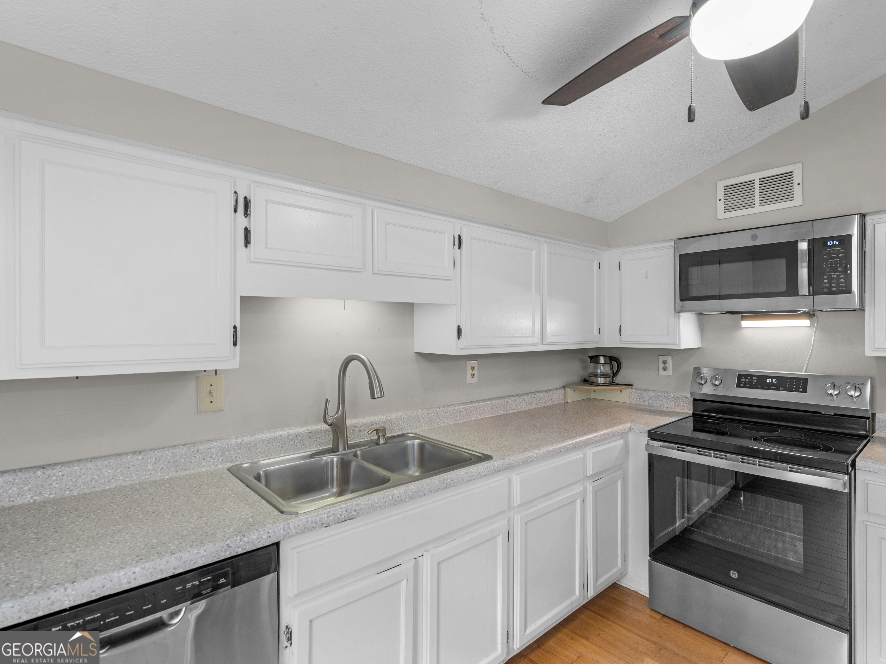 915 Strawberry Court