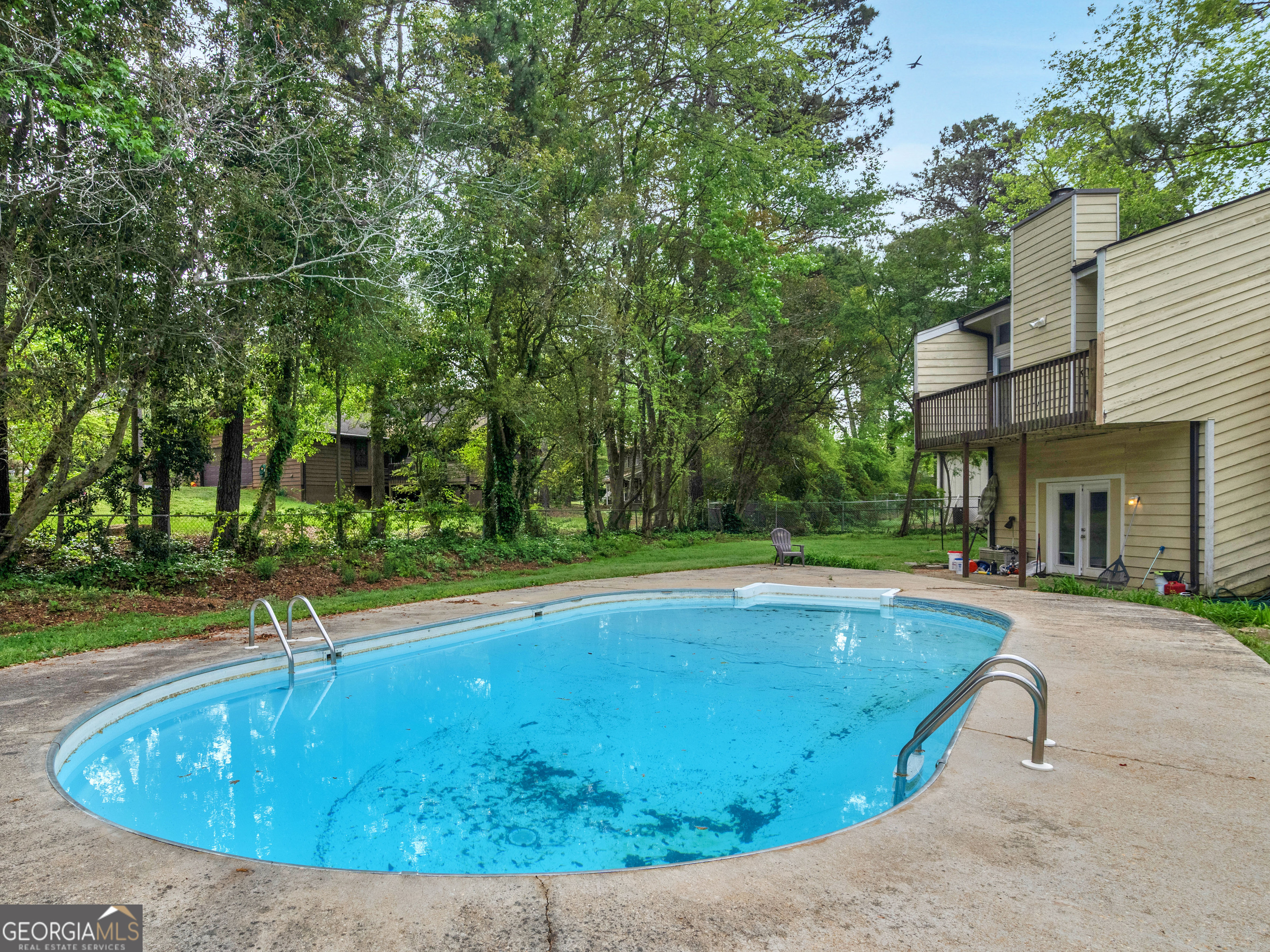 915 Strawberry Court