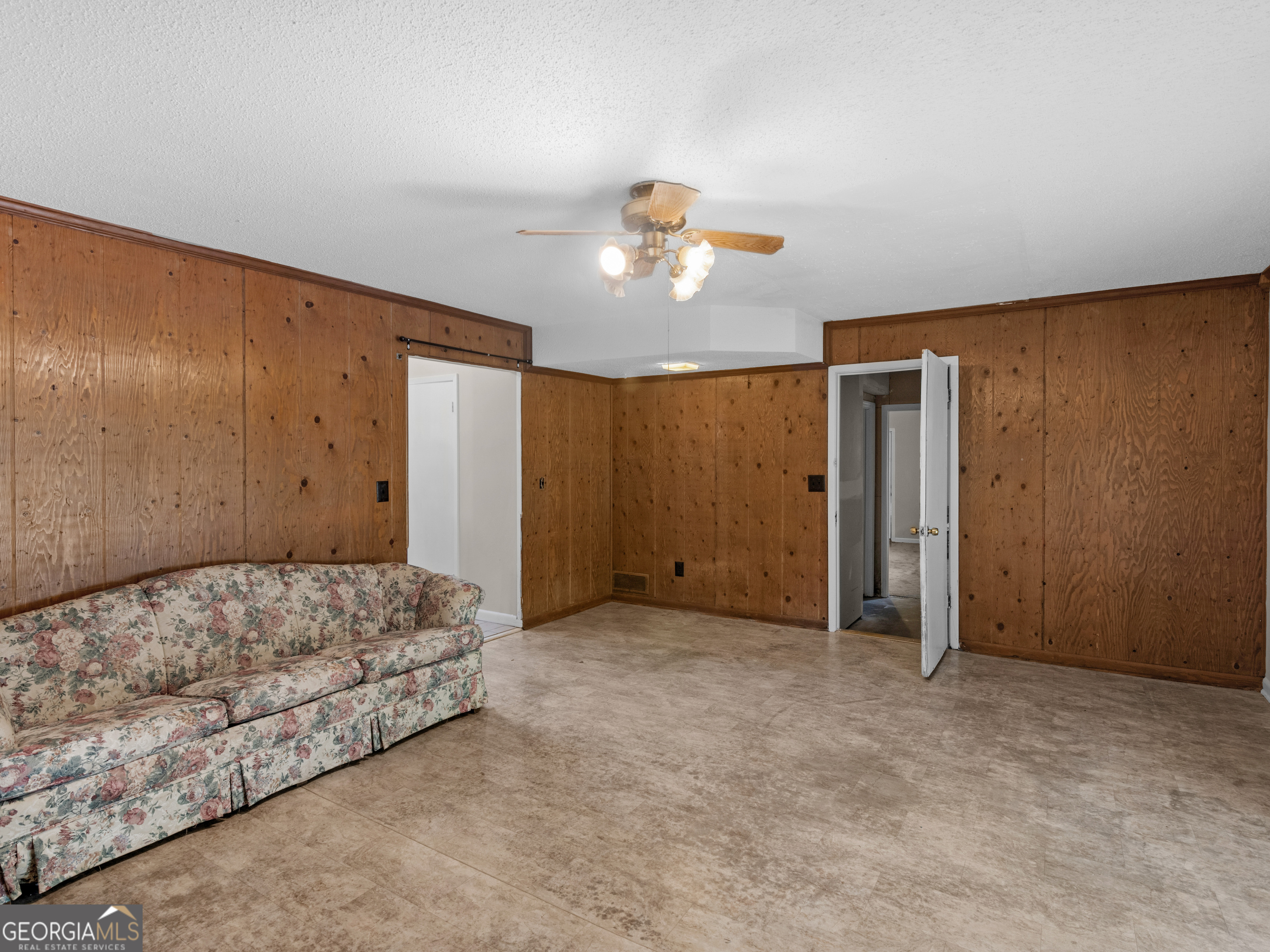 915 Strawberry Court