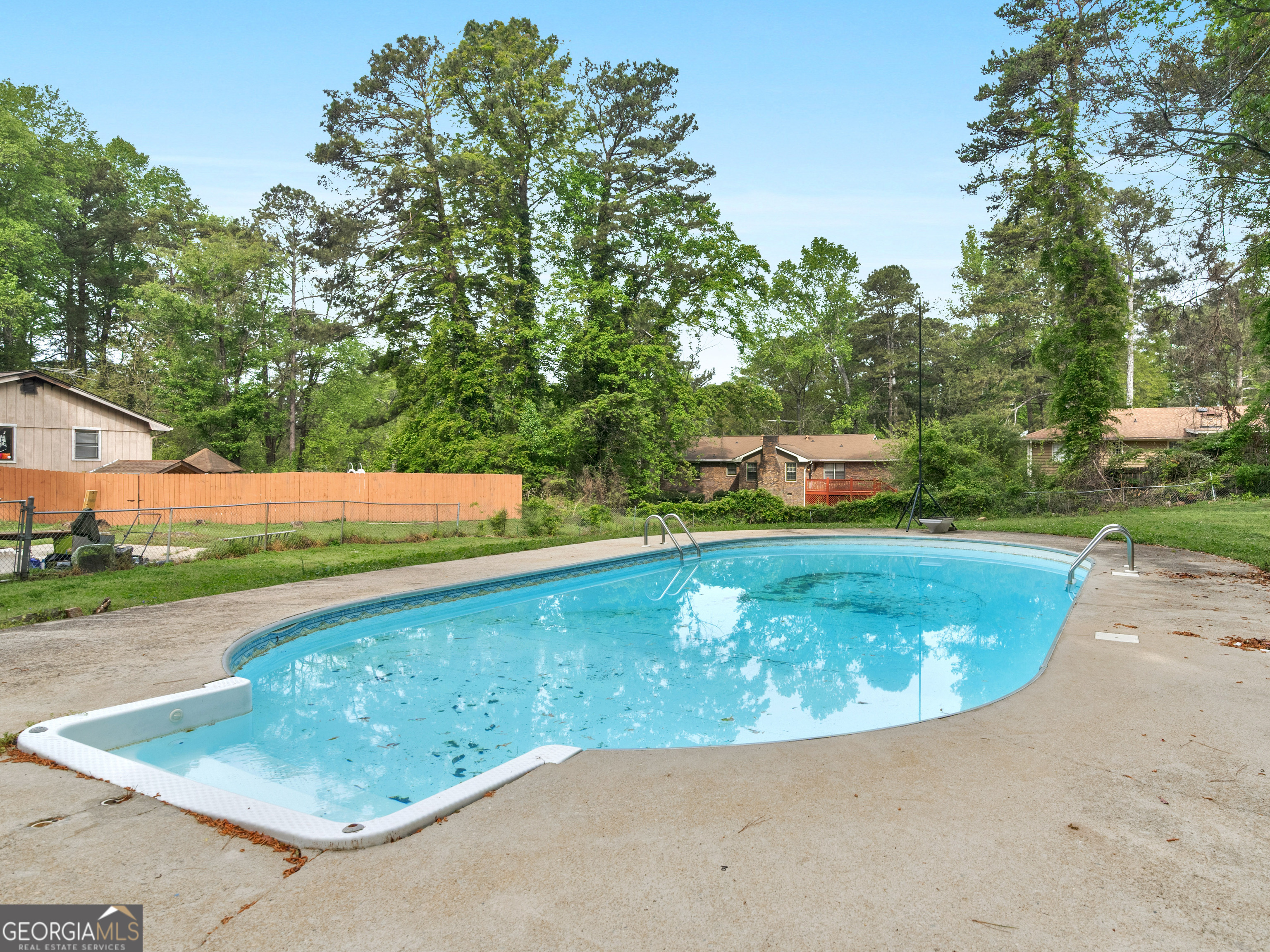 915 Strawberry Court