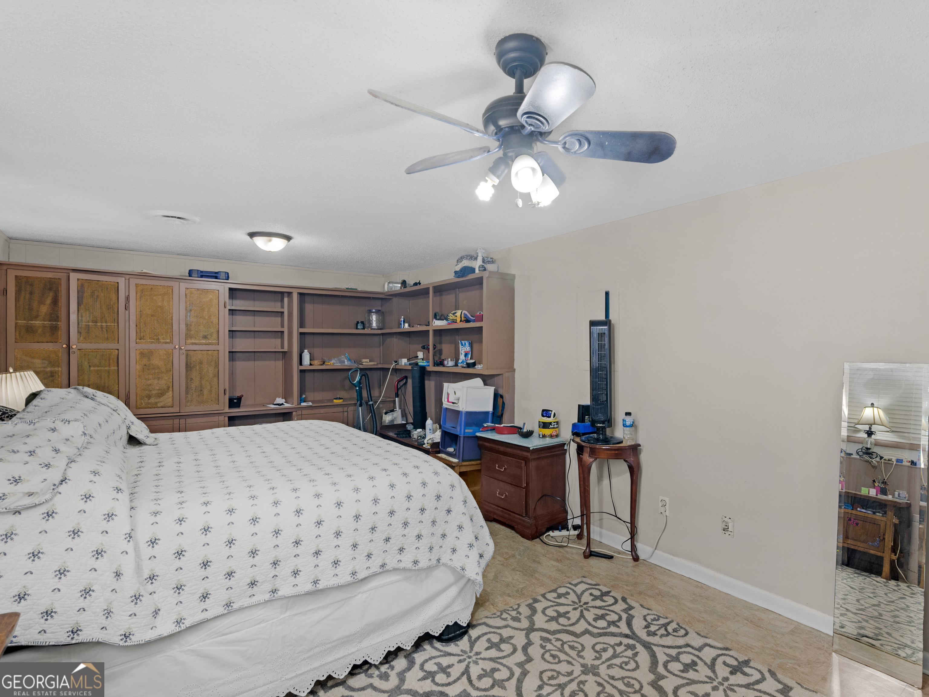915 Strawberry Court
