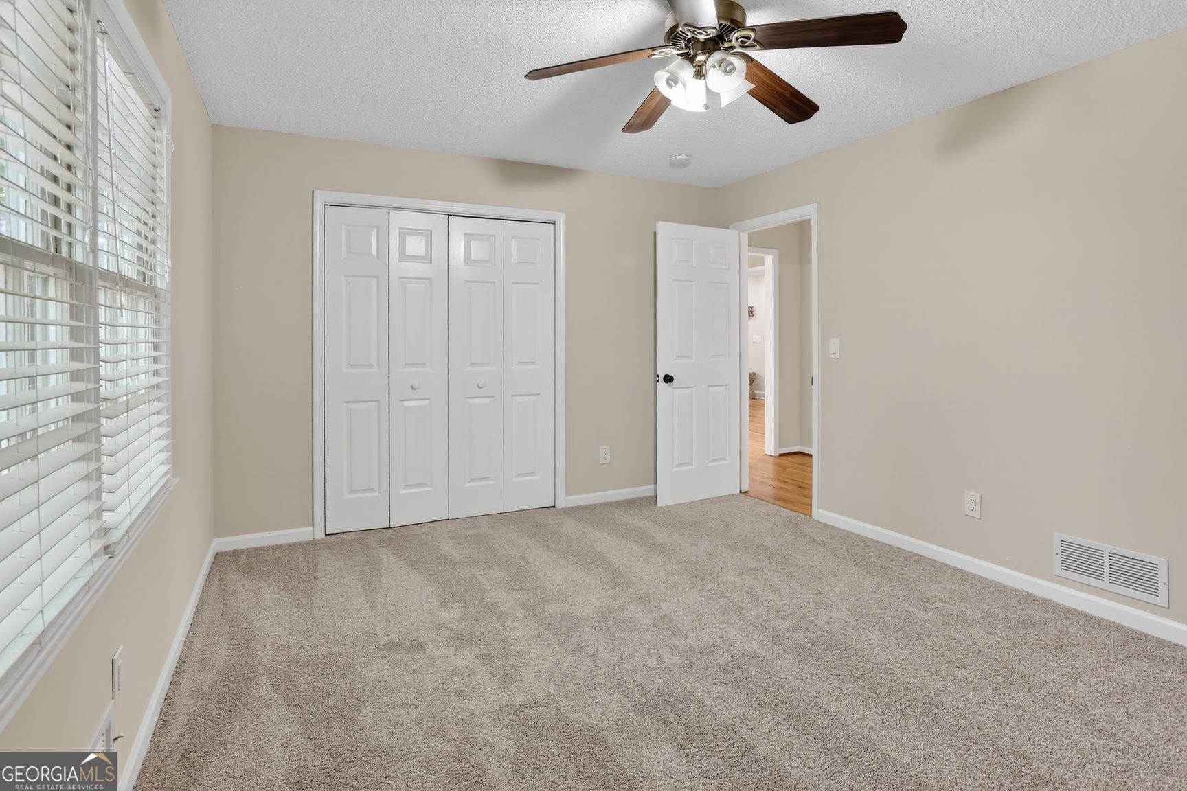 90 Hoglen Drive