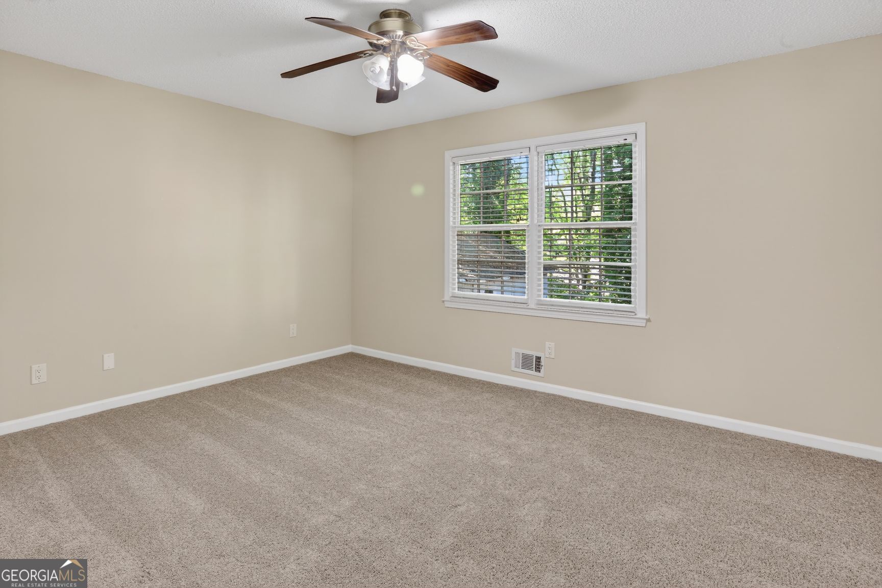 90 Hoglen Drive