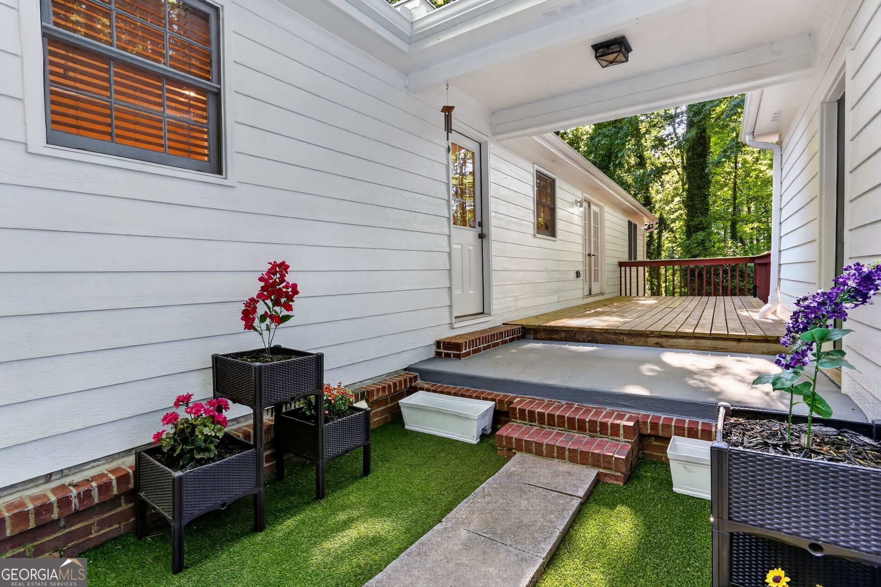 90 Hoglen Drive