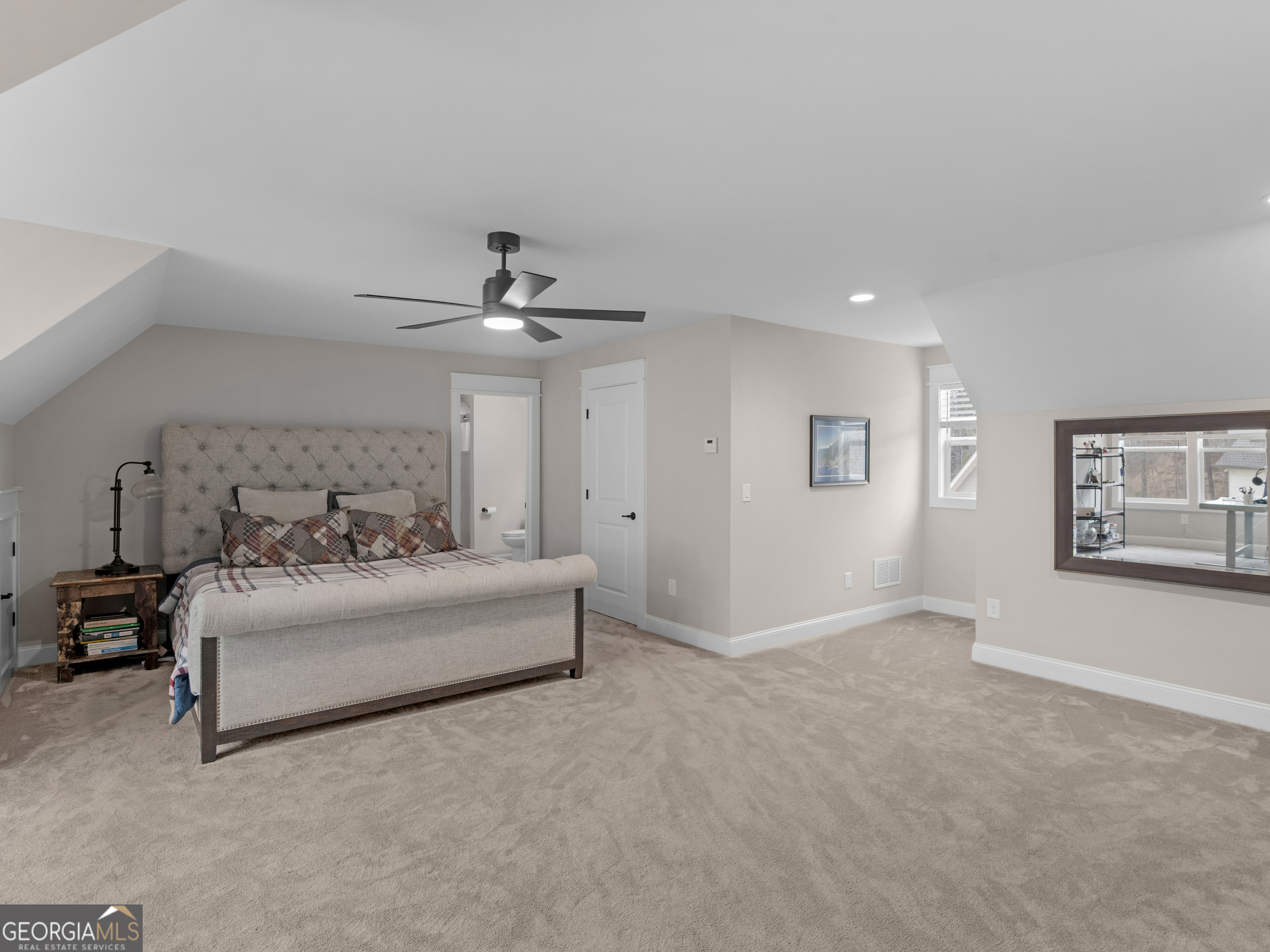 806 Magnolia Walk