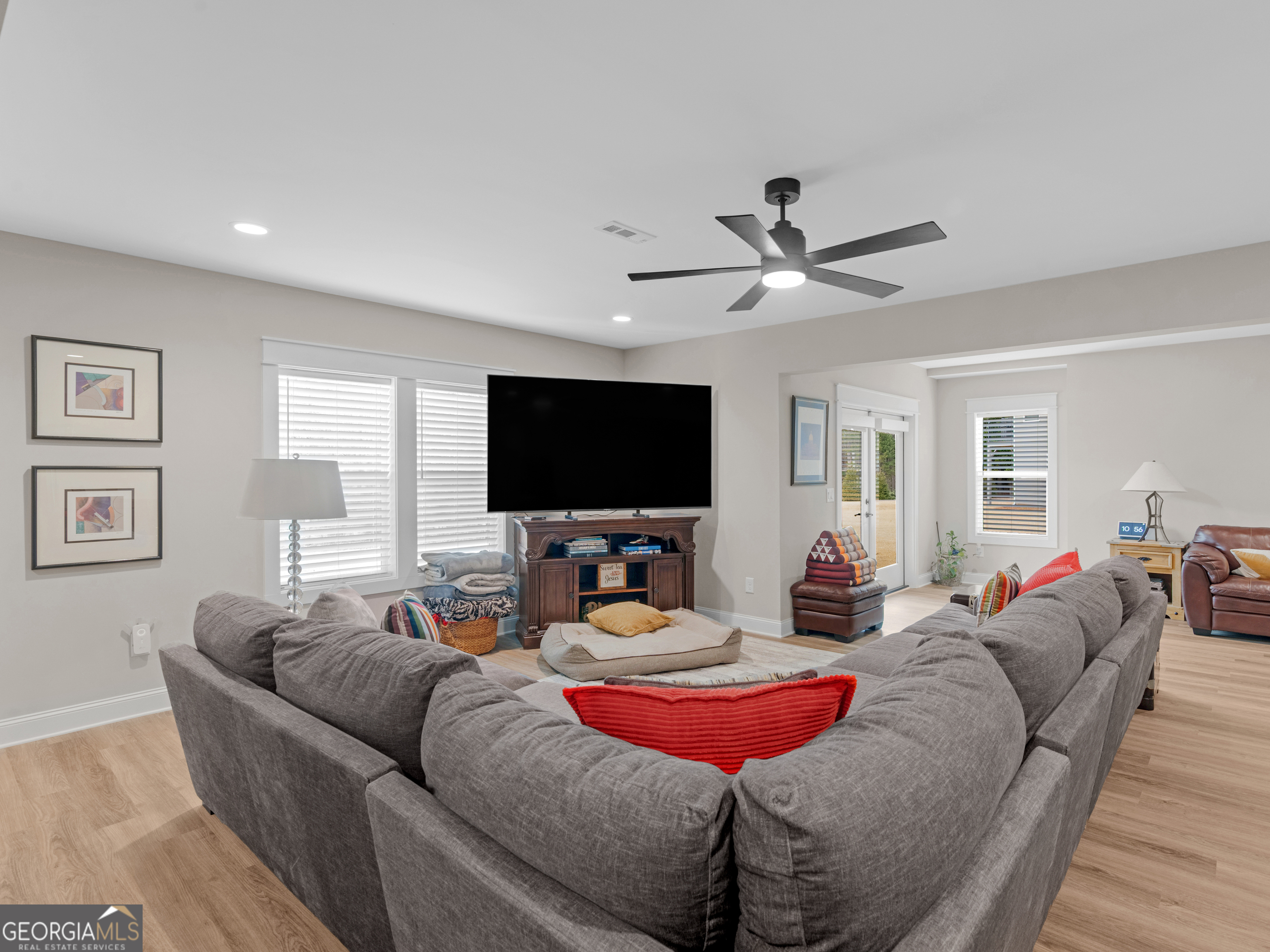 806 Magnolia Walk