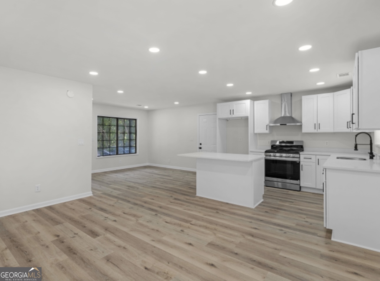 899 Virginia Court SE
