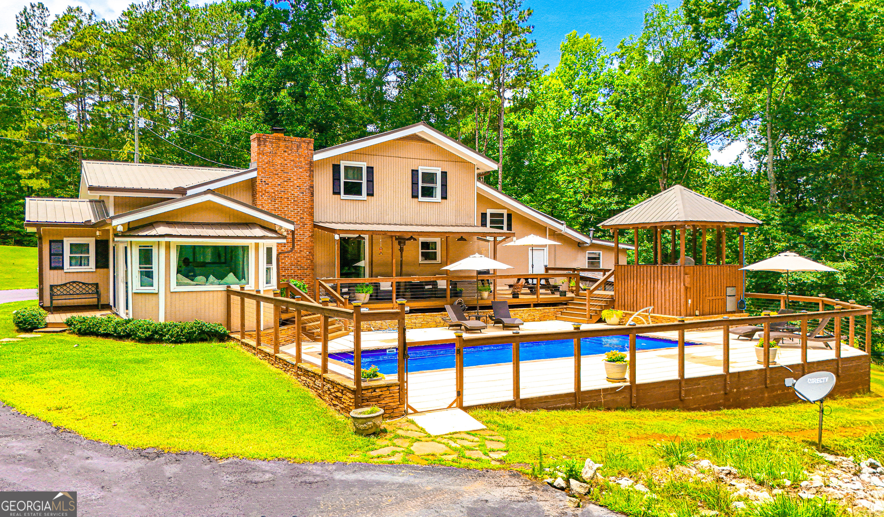 11 Edgewater Ct
