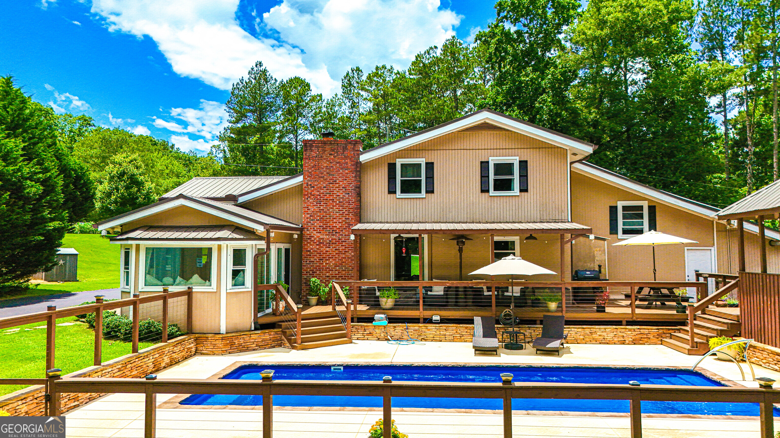 11 Edgewater Ct