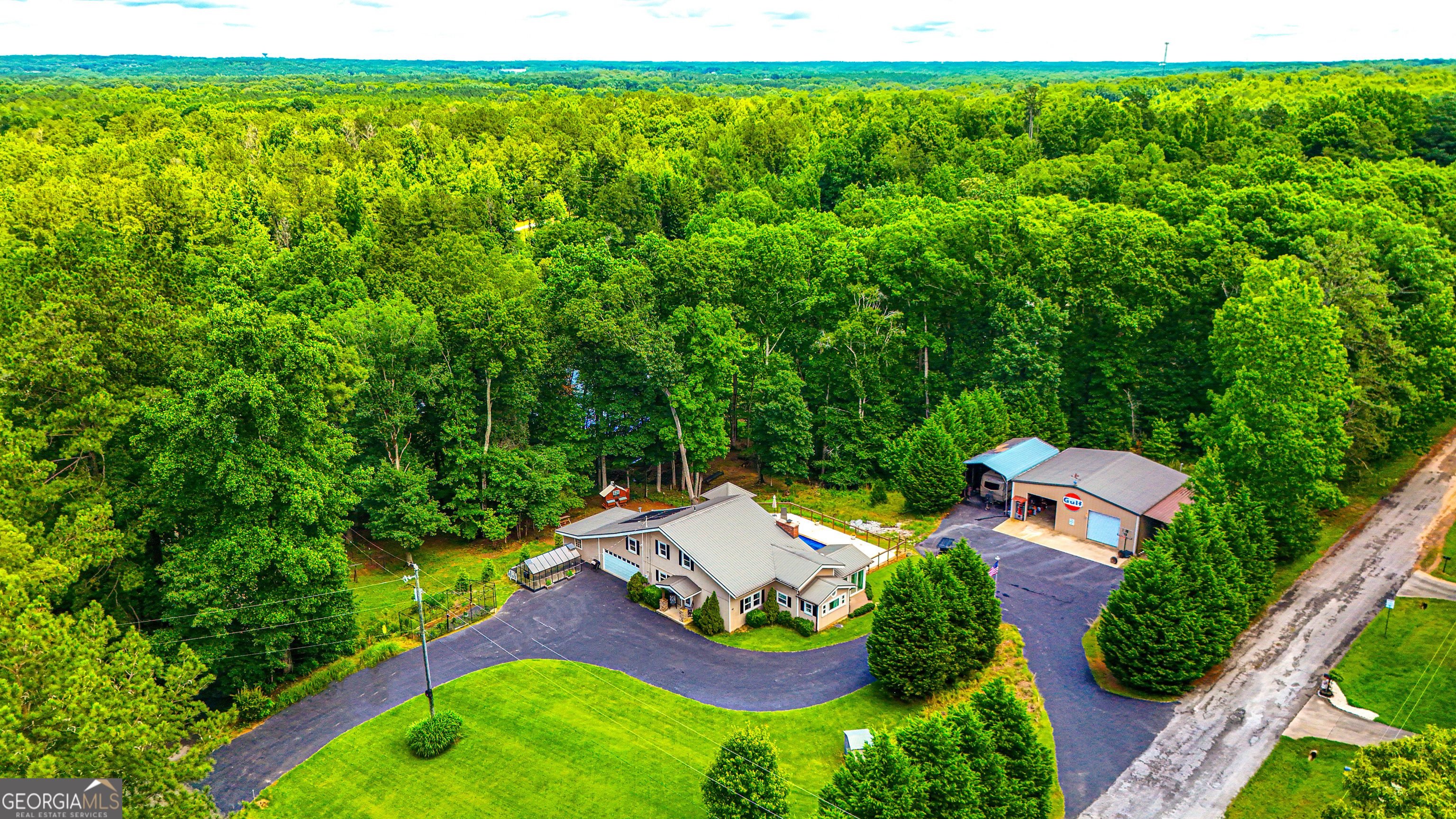 11 Edgewater Ct