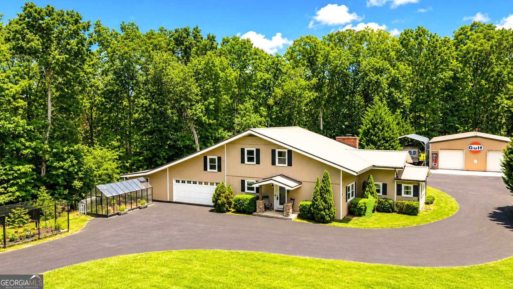 11 Edgewater Ct