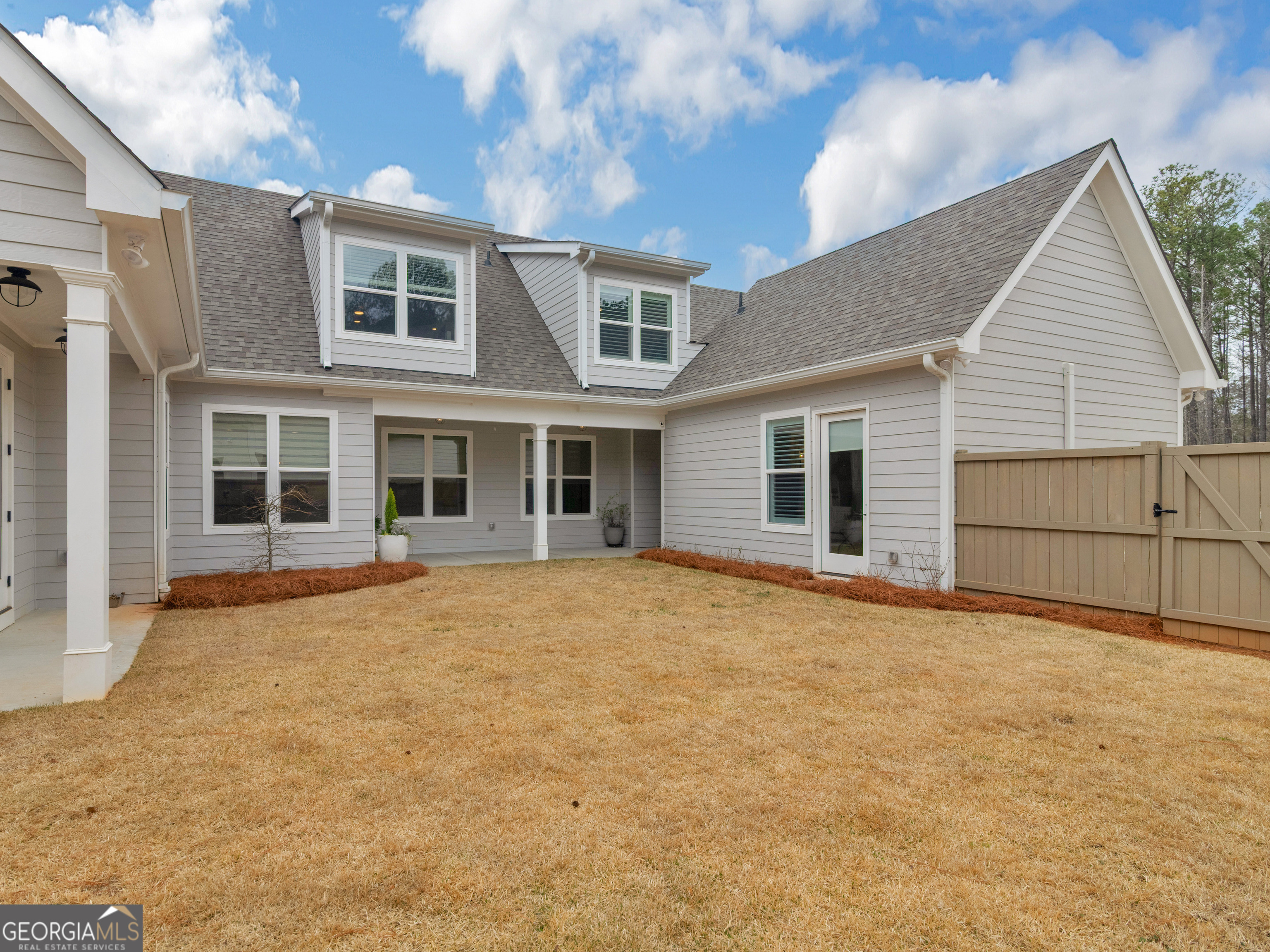 806 Magnolia Walk