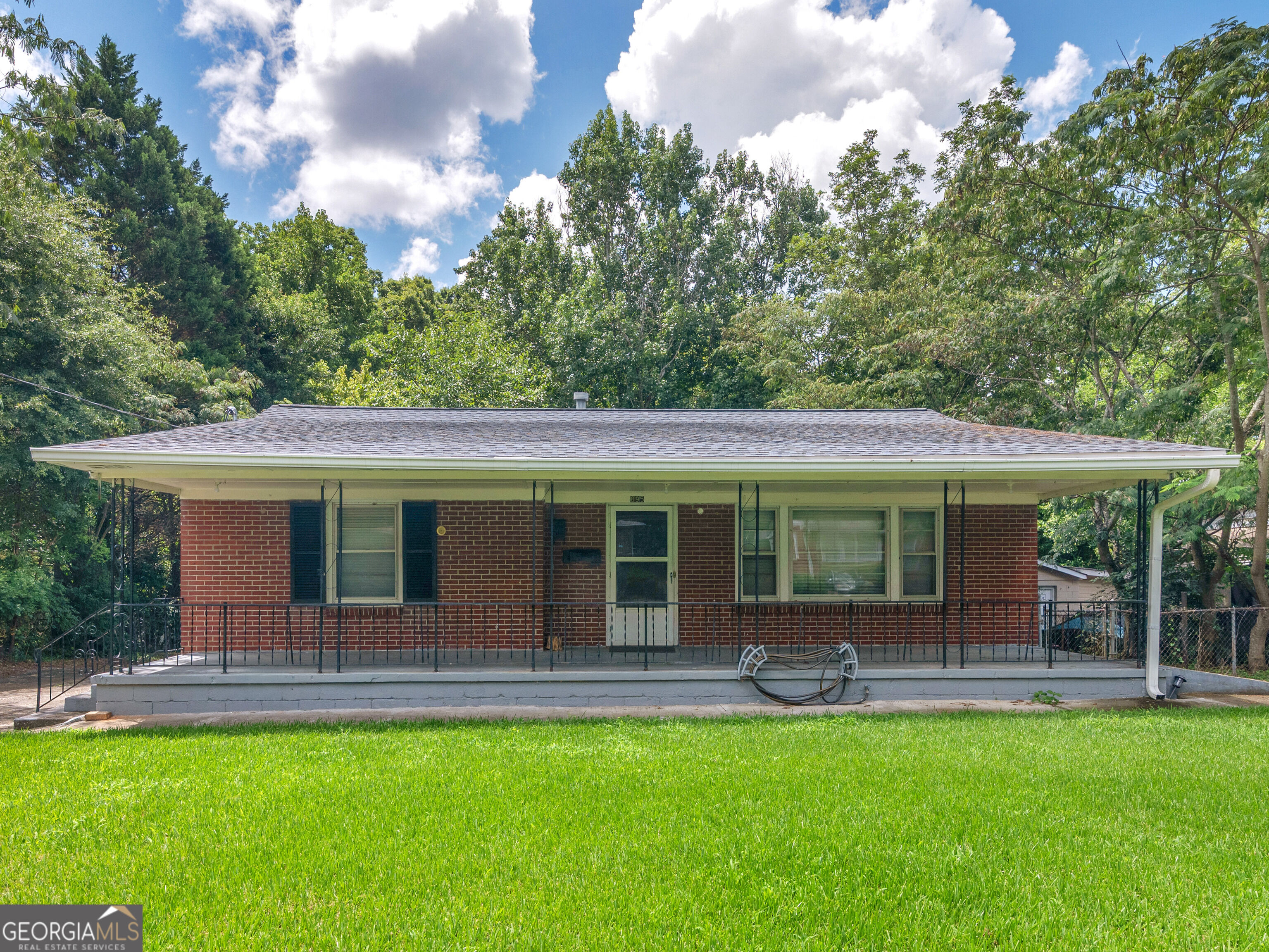 895 Laurel Street