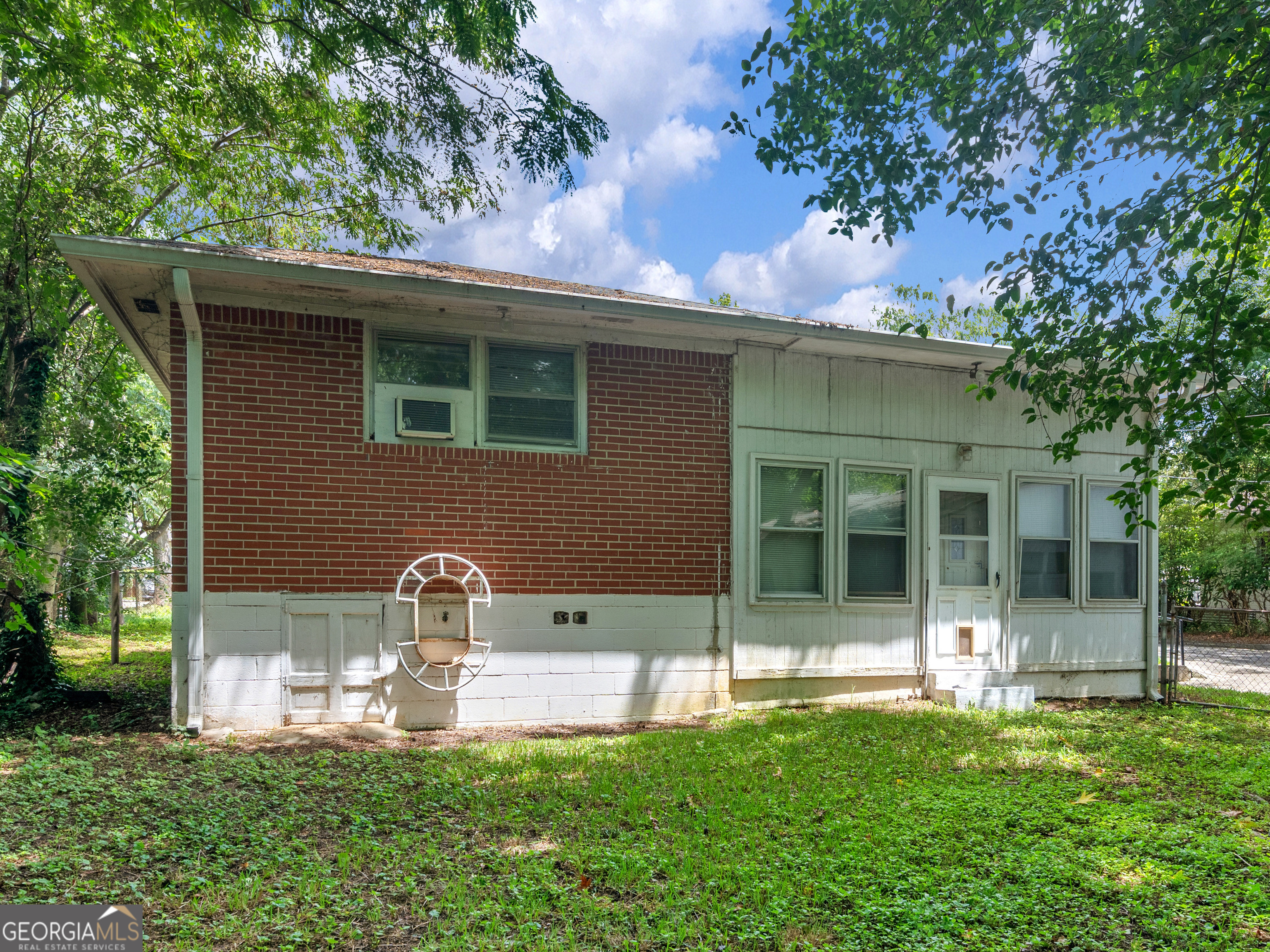 895 Laurel Street